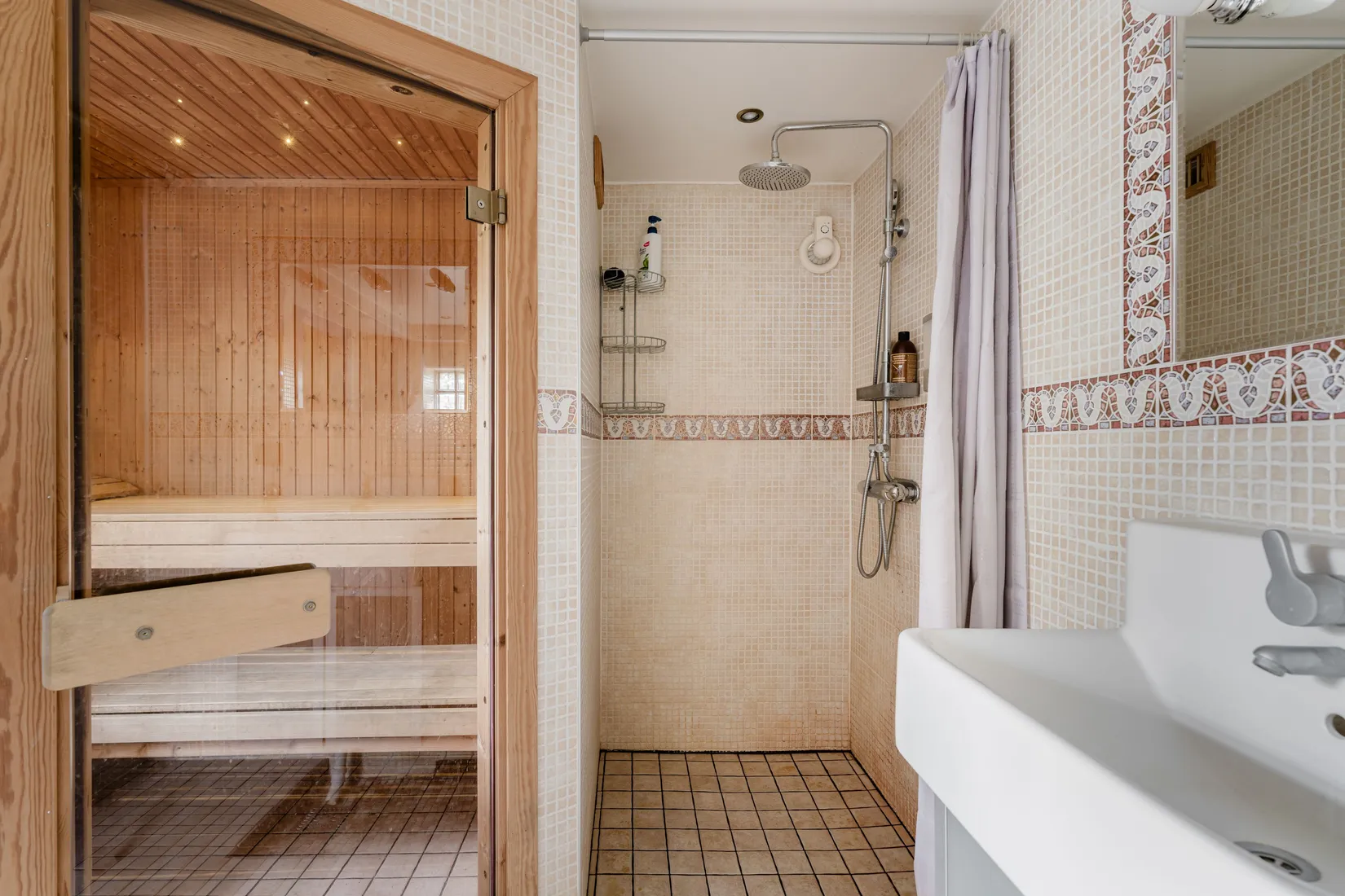 Villa, Dalhemsvägen 18, Centrala Huddinge, Huddinge