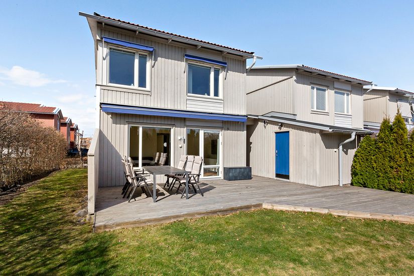 Radhus, Nidarosslingan 58, Skälby, Järfälla