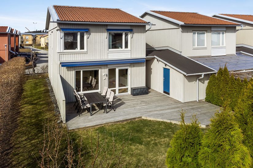 Radhus, Nidarosslingan 58, Skälby, Järfälla