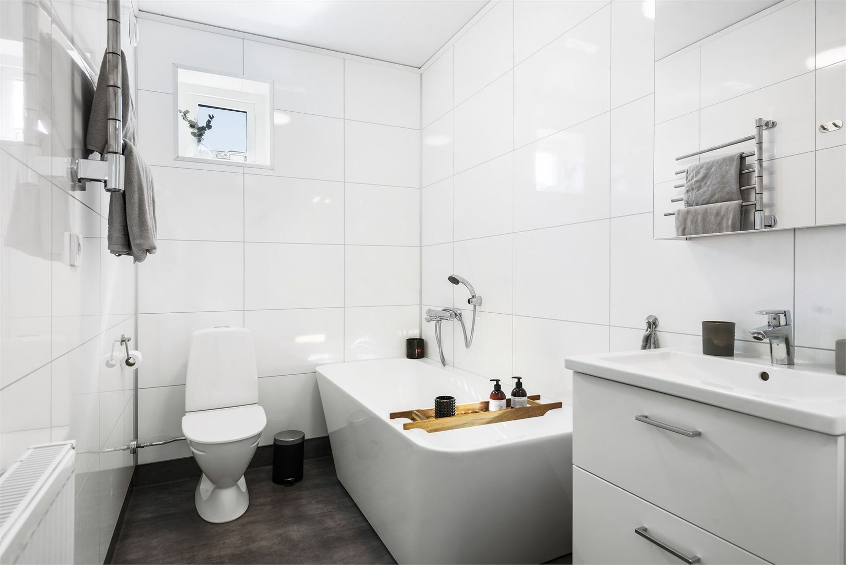 Radhus, Lövsångarvägen 12c, Valsjöskogen, Margaretelund, Österåker