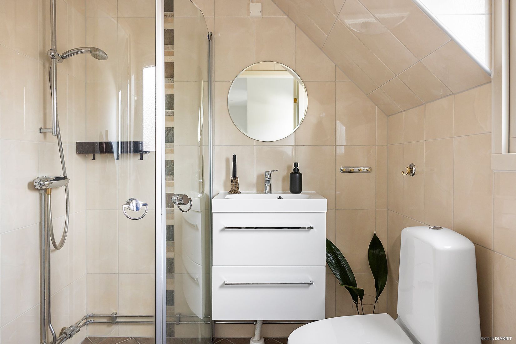 Villa, Radhus, Gulklövergatan 70, Nödinge, Ale