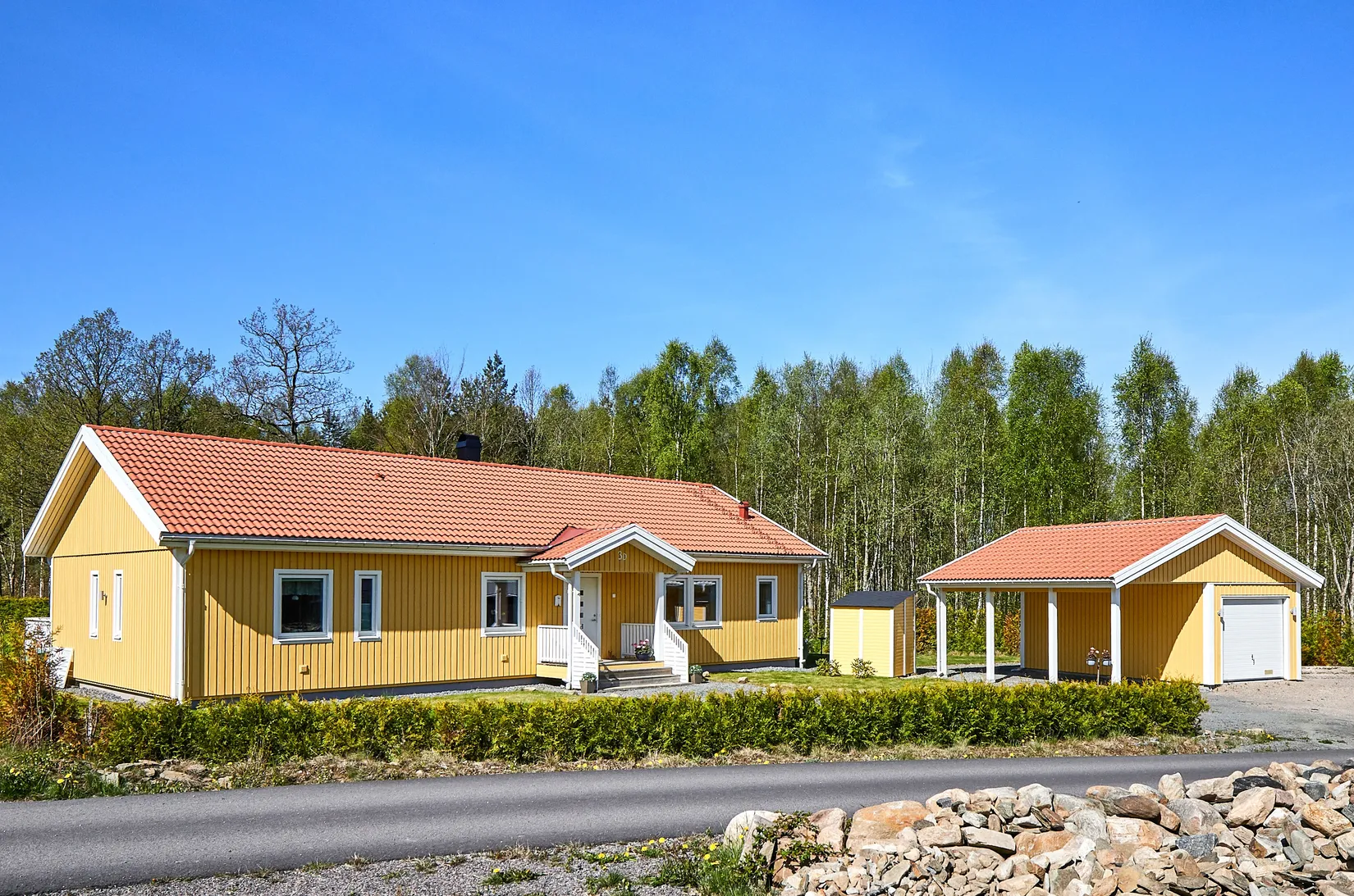 Villa, Nyproducerad enplansvilla i naturskönt område, Mark