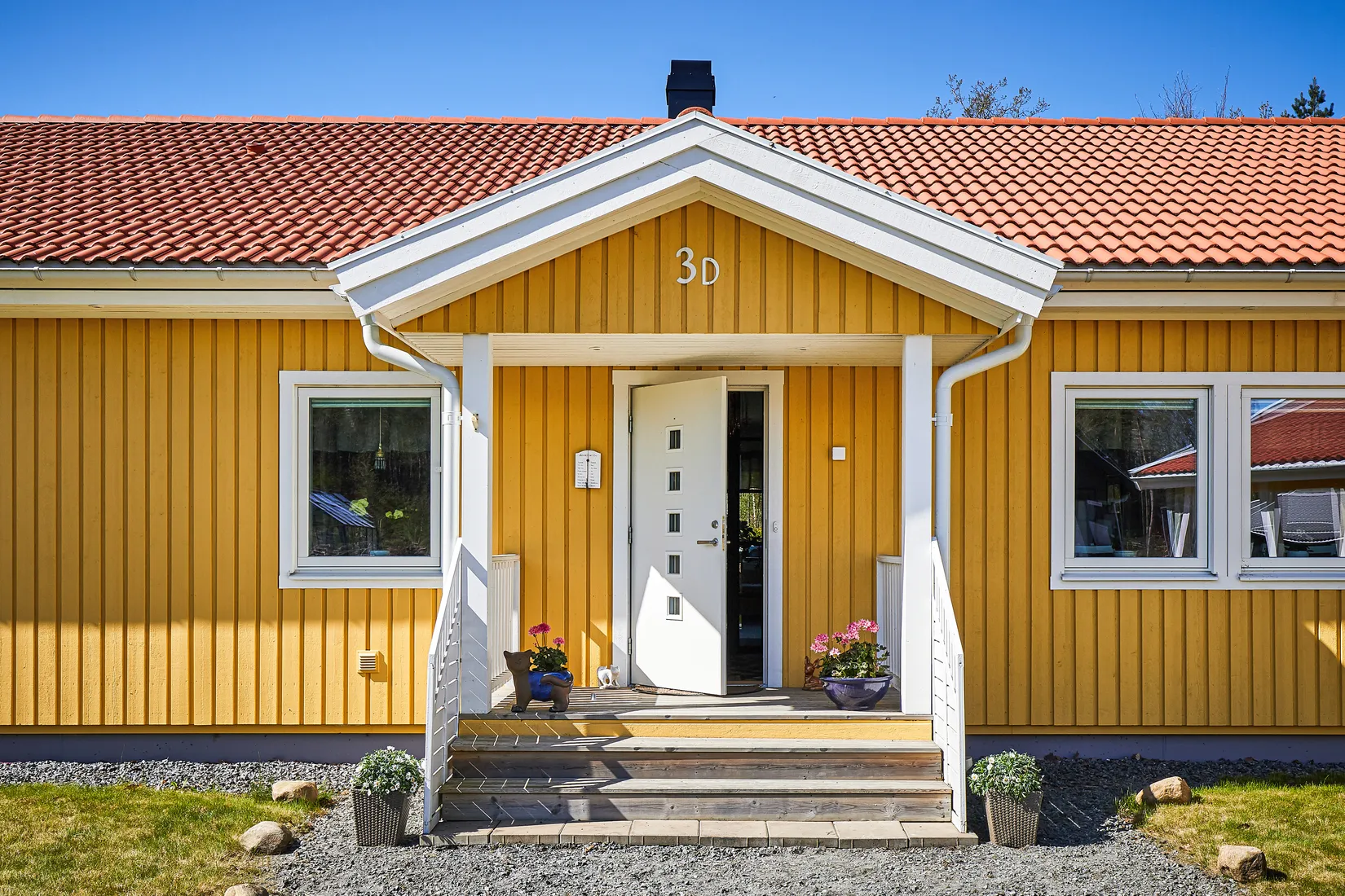 Villa, Nyproducerad enplansvilla i naturskönt område, Mark