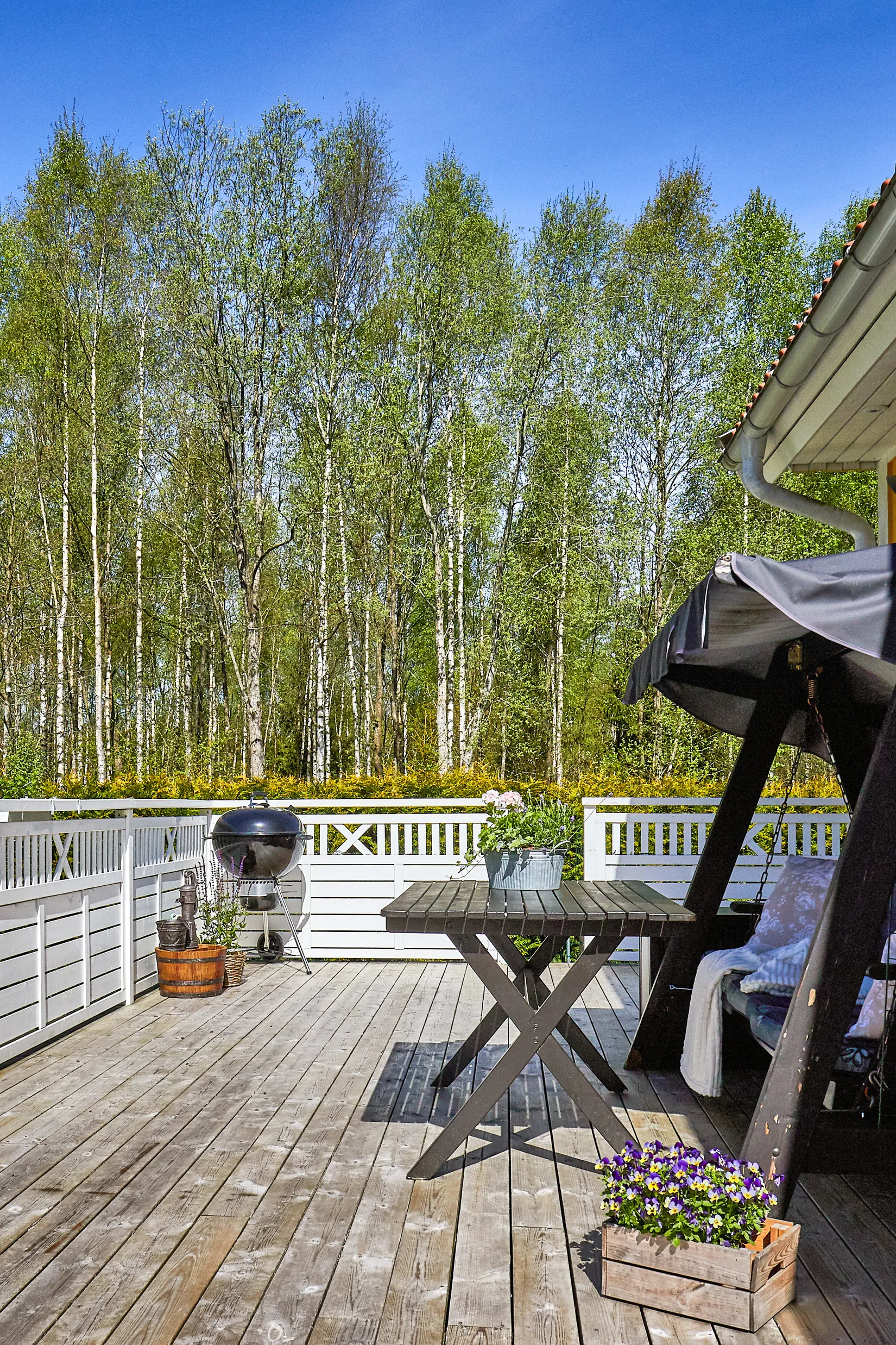 Villa, Nyproducerad enplansvilla i naturskönt område, Mark