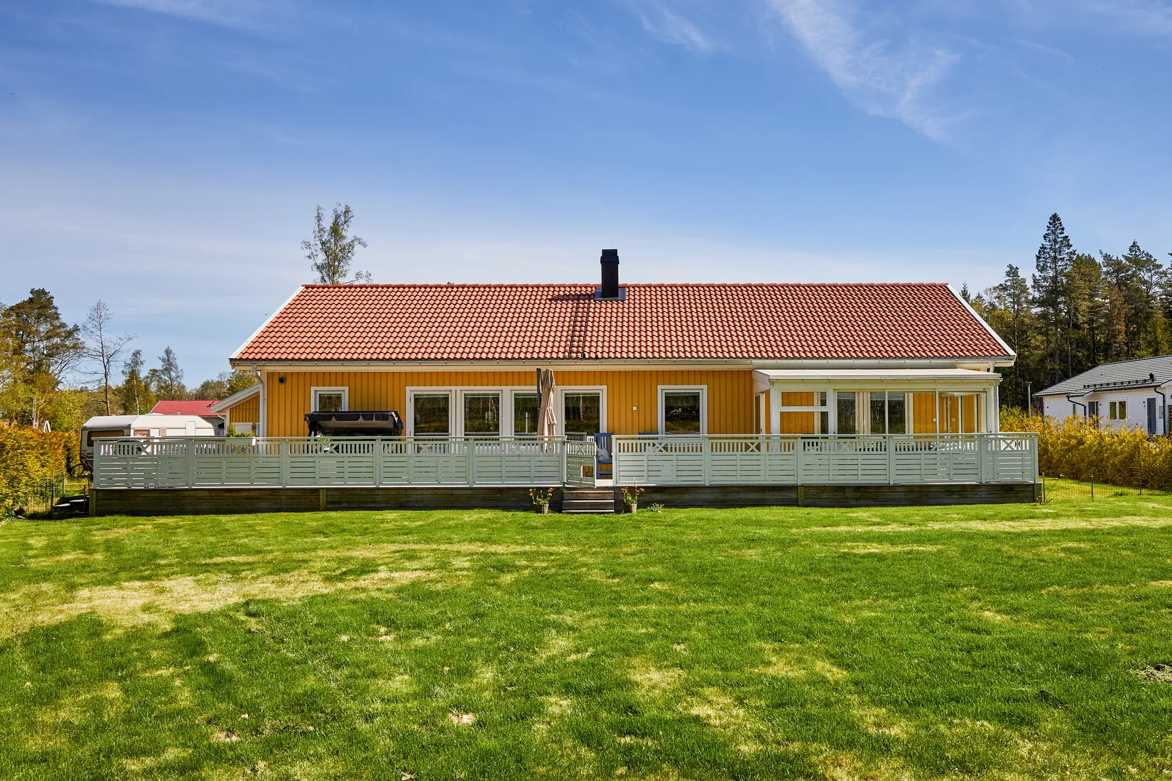 Villa, Nyproducerad enplansvilla i naturskönt område, Mark