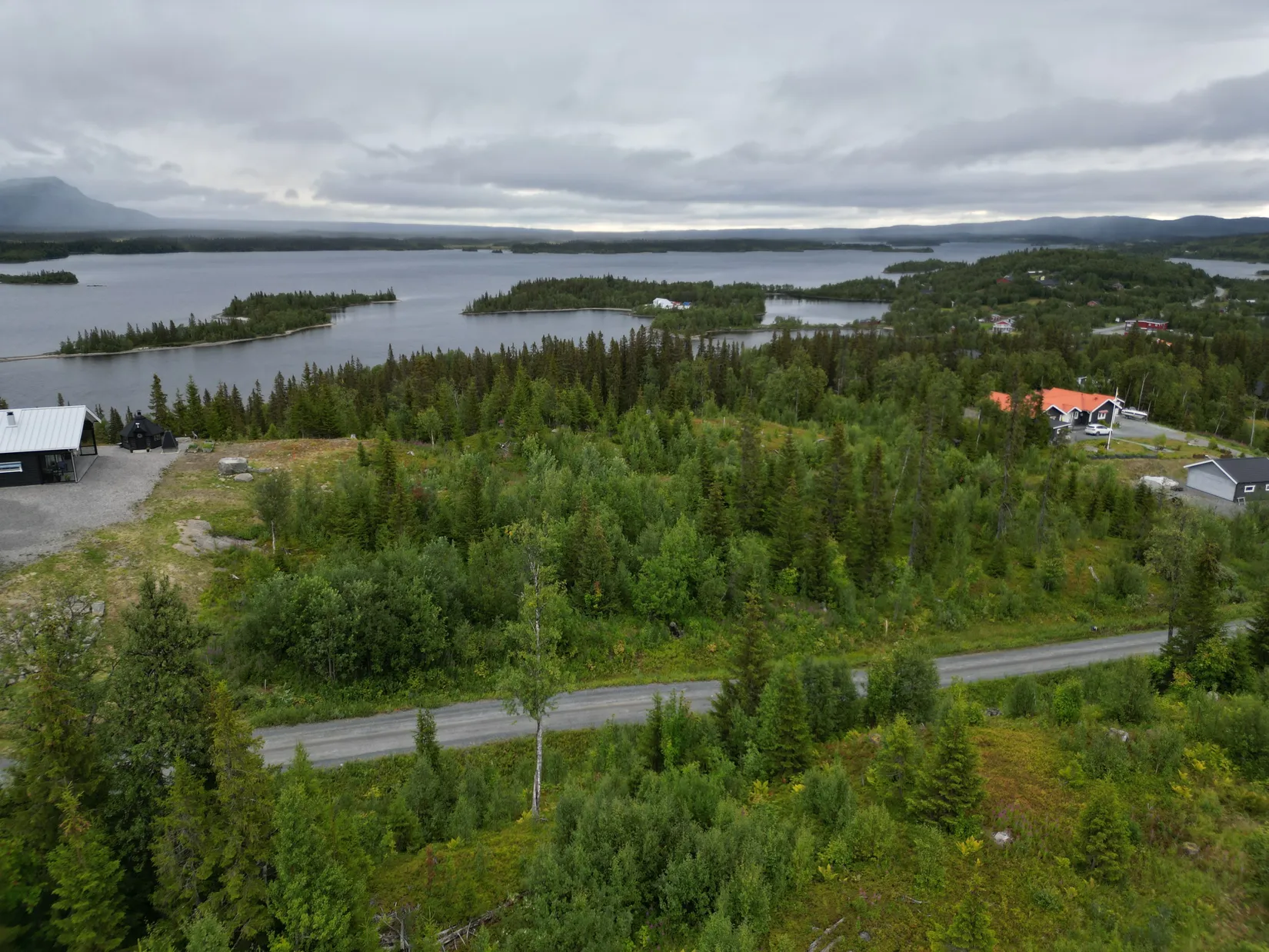 Tomt, Middagskullen 32A och B, Vilhelmina
