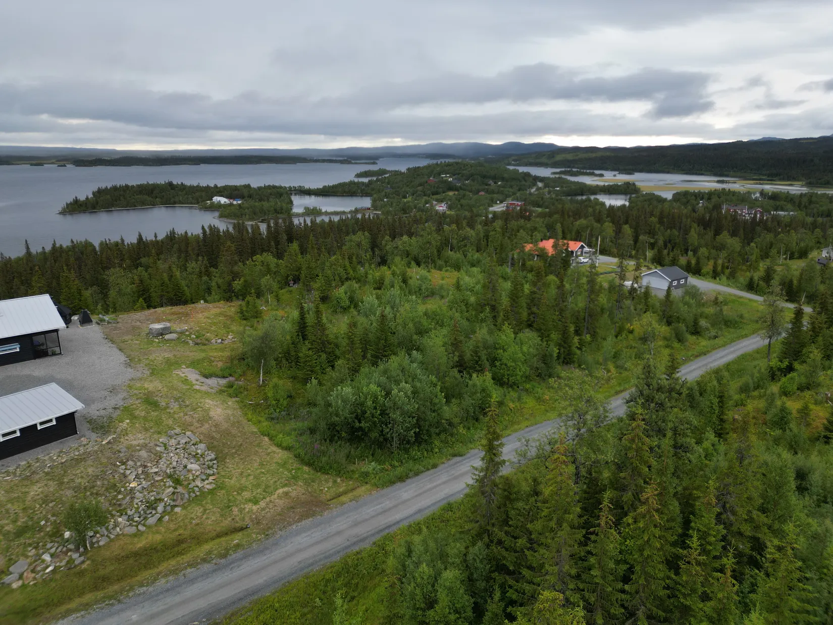 Tomt, Middagskullen 32A och B, Vilhelmina