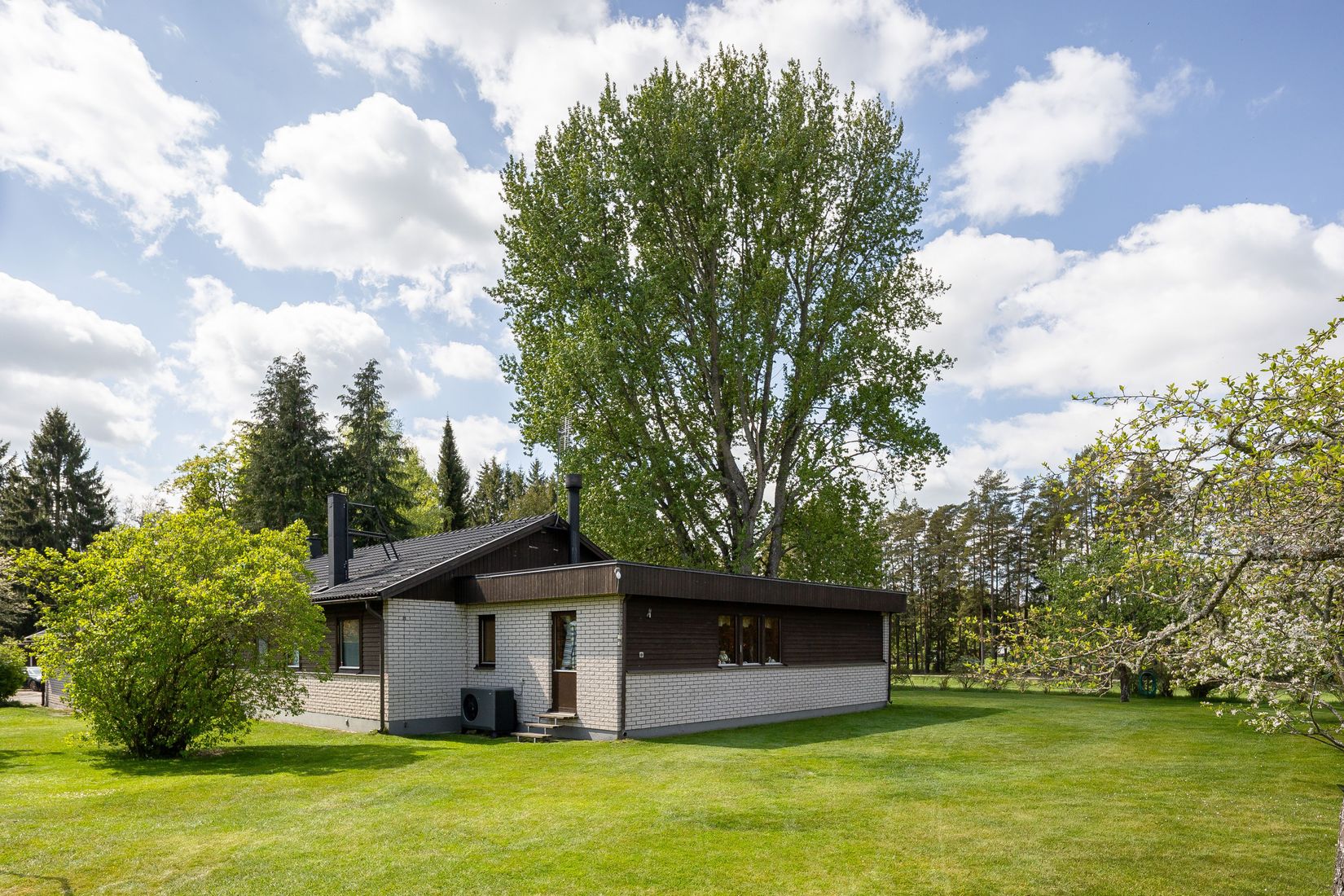 Villa, Hangelösa Skogsbäcken 1, Götene