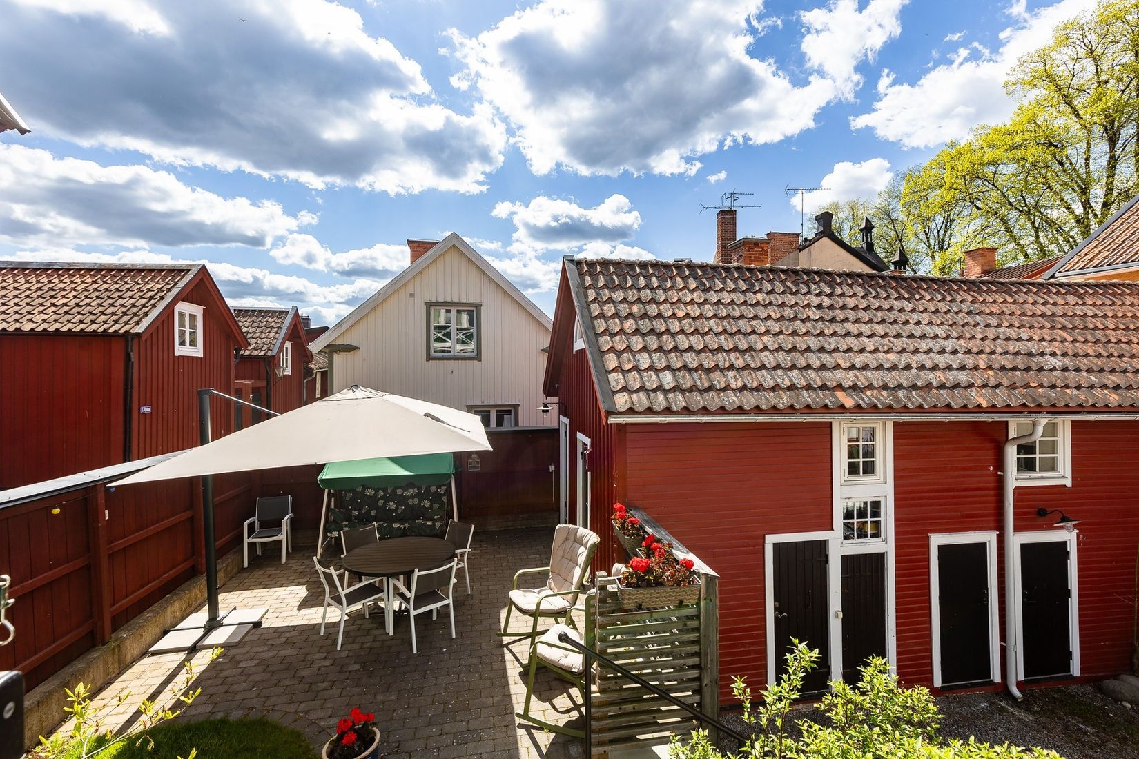 Villa, Mäster Lars gränd 7, Centralt vid Kyrkberget, Strängnäs