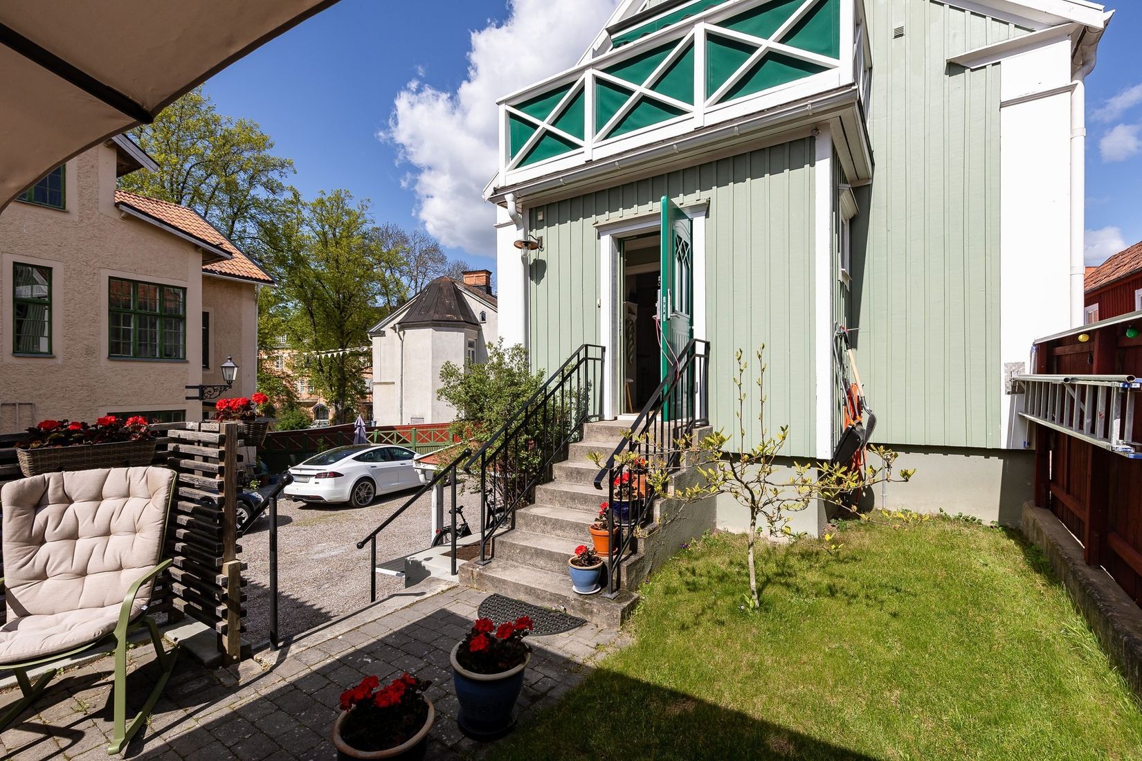 Villa, Mäster Lars gränd 7, Centralt vid Kyrkberget, Strängnäs