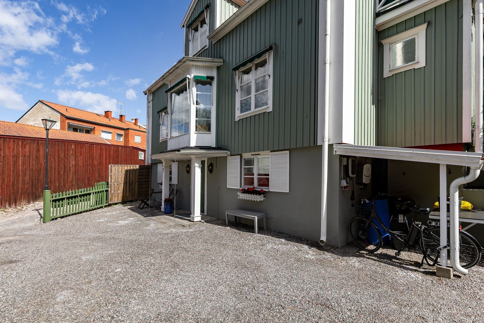 Villa, Mäster Lars gränd 7, Centralt vid Kyrkberget, Strängnäs