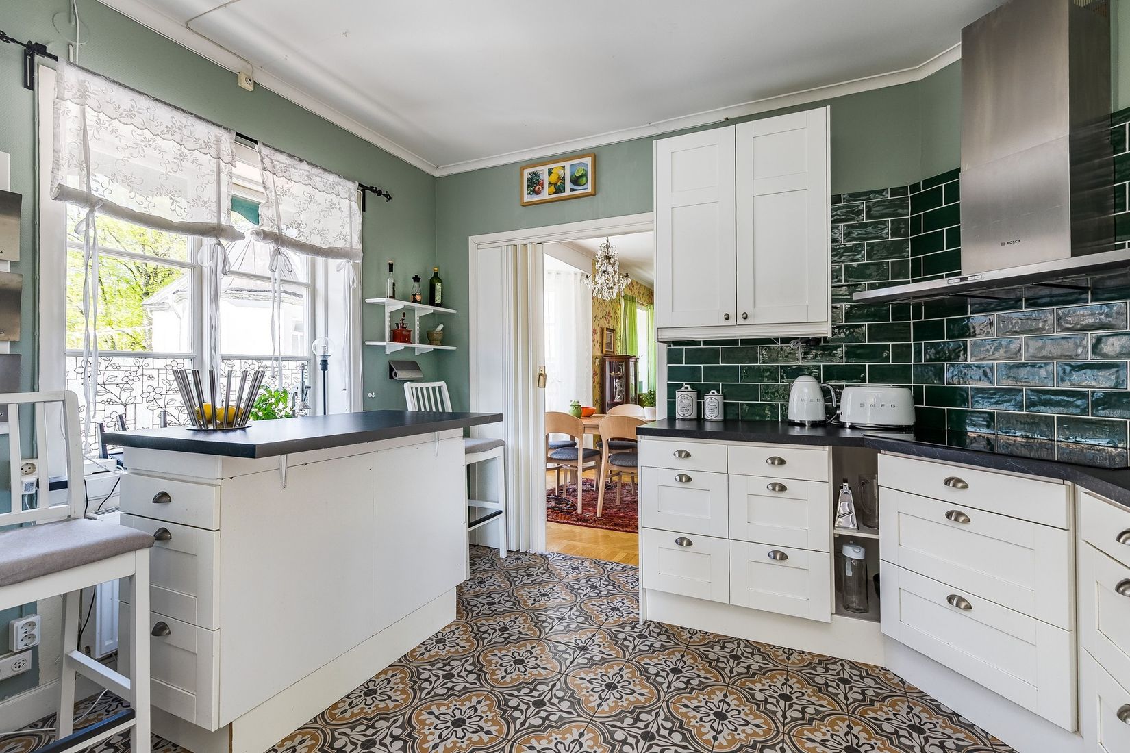 Villa, Mäster Lars gränd 7, Centralt vid Kyrkberget, Strängnäs