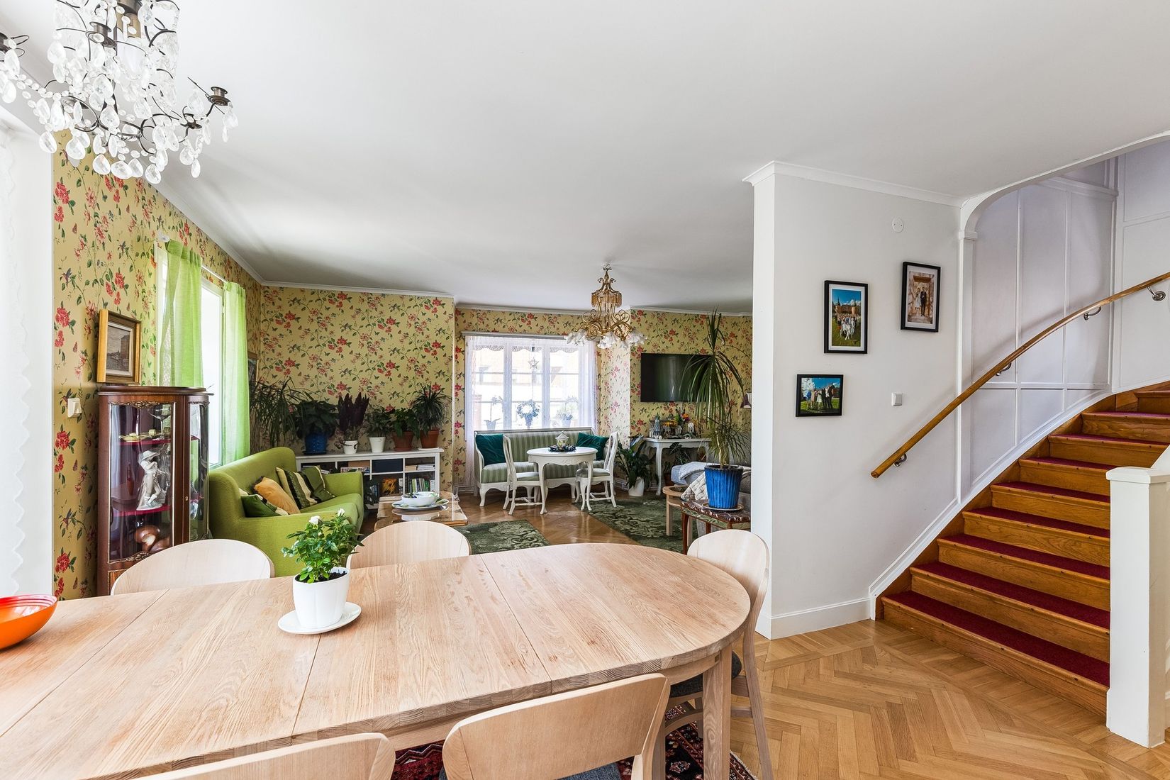 Villa, Mäster Lars gränd 7, Centralt vid Kyrkberget, Strängnäs