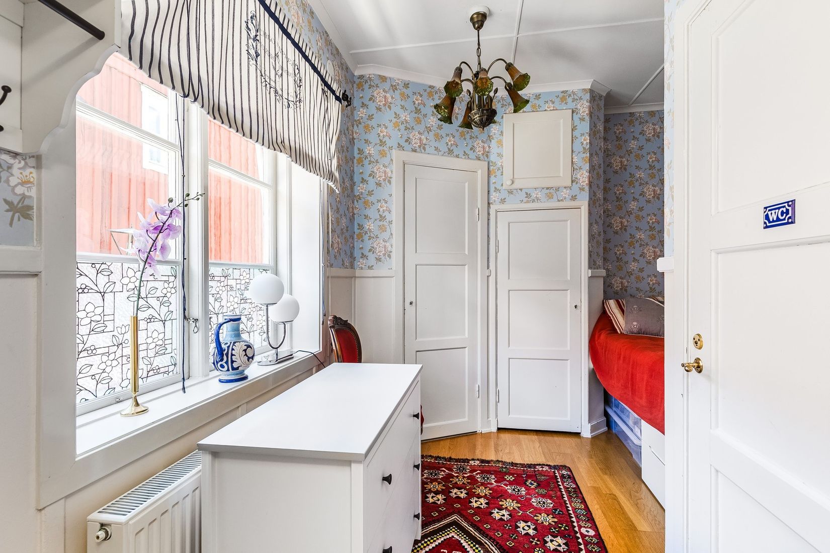 Villa, Mäster Lars gränd 7, Centralt vid Kyrkberget, Strängnäs