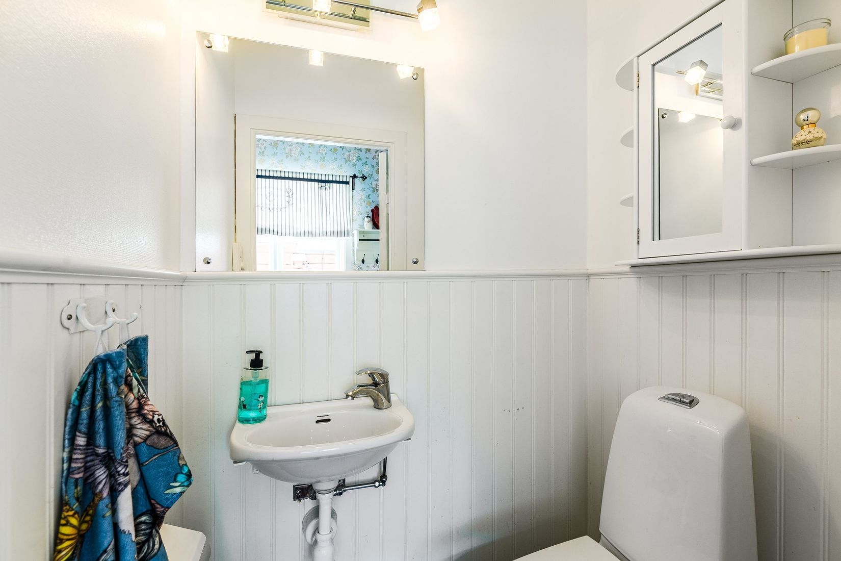 Villa, Mäster Lars gränd 7, Centralt vid Kyrkberget, Strängnäs