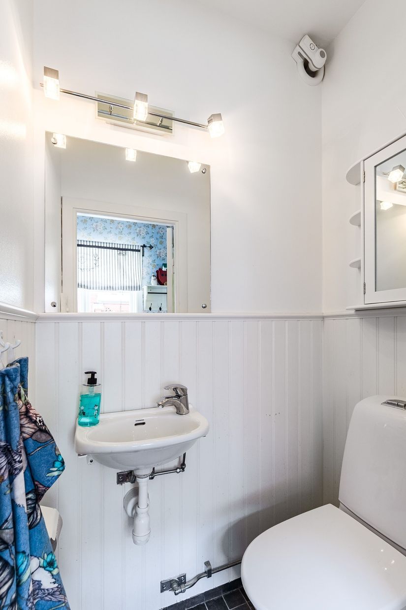 Villa, Mäster Lars gränd 7, Centralt vid Kyrkberget, Strängnäs