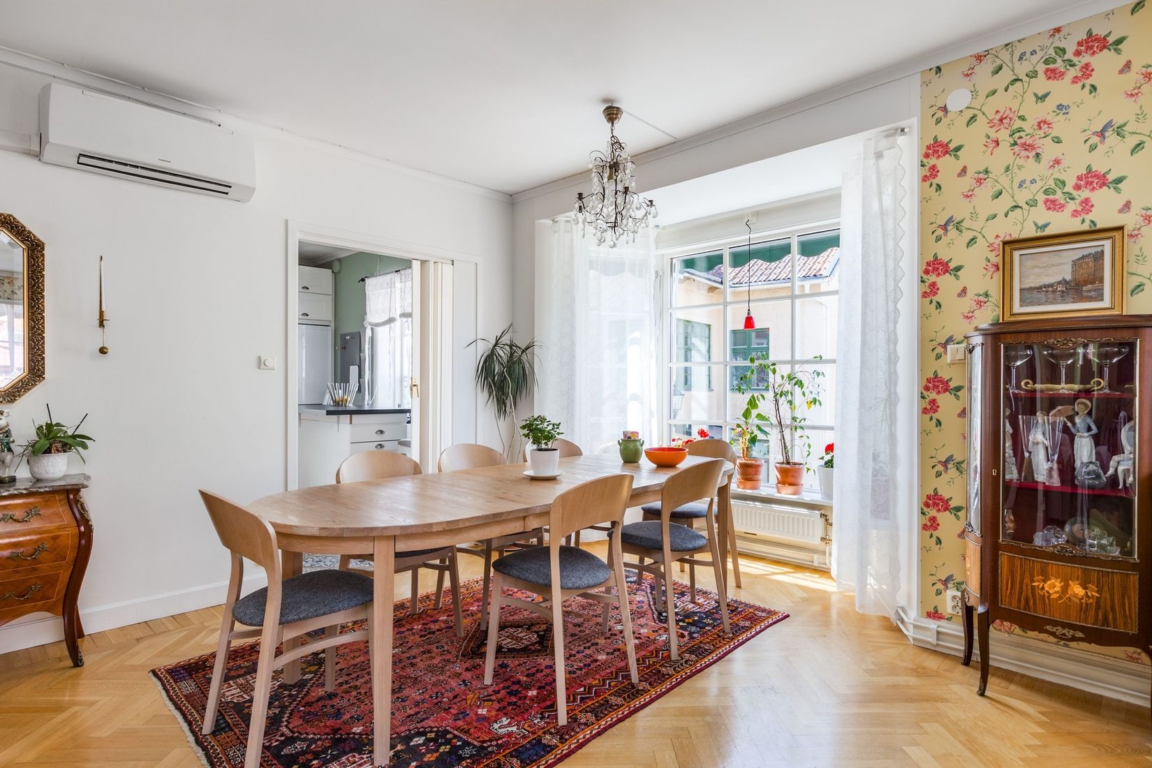 Villa, Mäster Lars gränd 7, Centralt vid Kyrkberget, Strängnäs