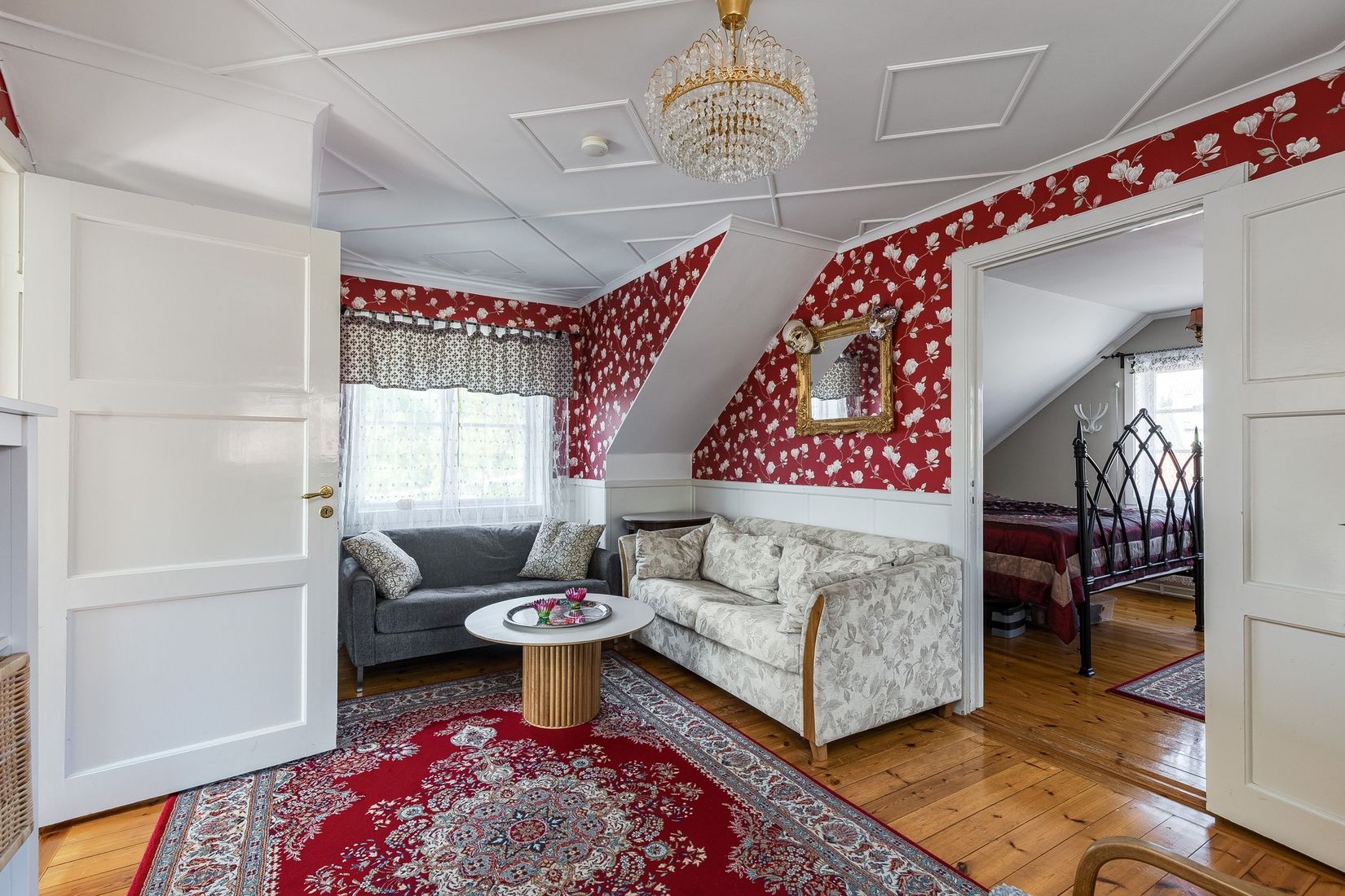 Villa, Mäster Lars gränd 7, Centralt vid Kyrkberget, Strängnäs