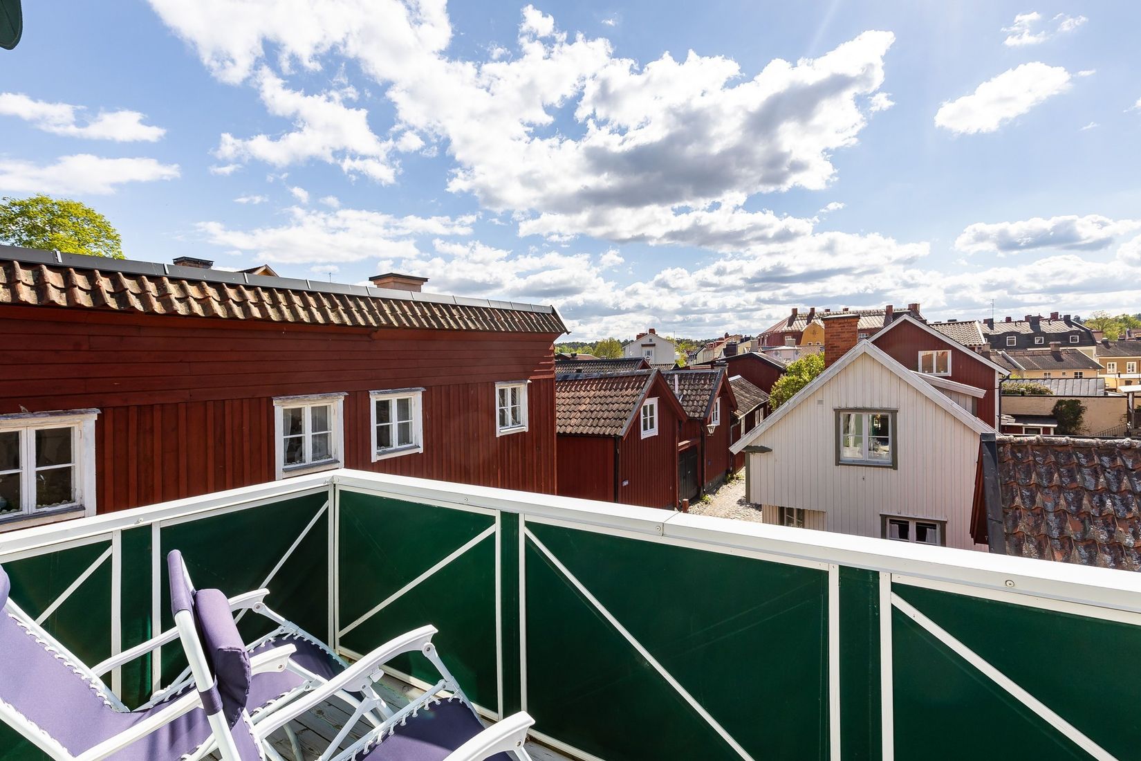 Villa, Mäster Lars gränd 7, Centralt vid Kyrkberget, Strängnäs