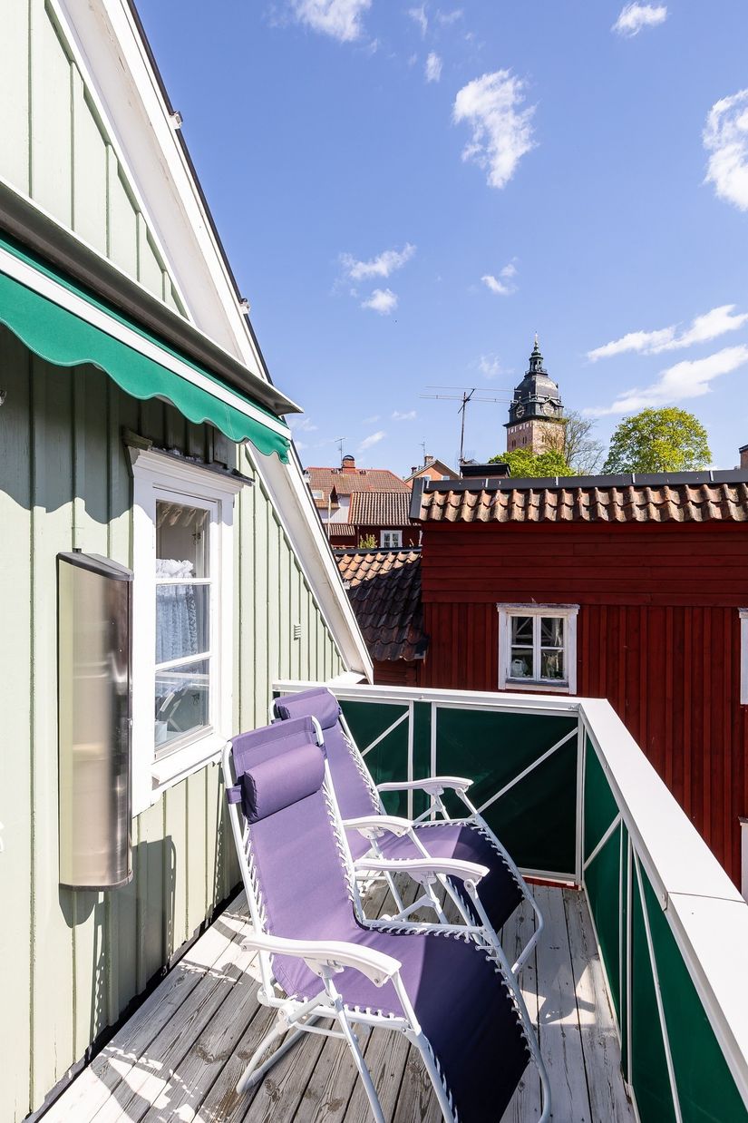 Villa, Mäster Lars gränd 7, Centralt vid Kyrkberget, Strängnäs