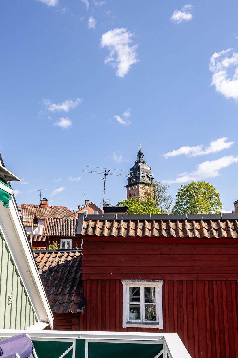 Villa, Mäster Lars gränd 7, Centralt vid Kyrkberget, Strängnäs
