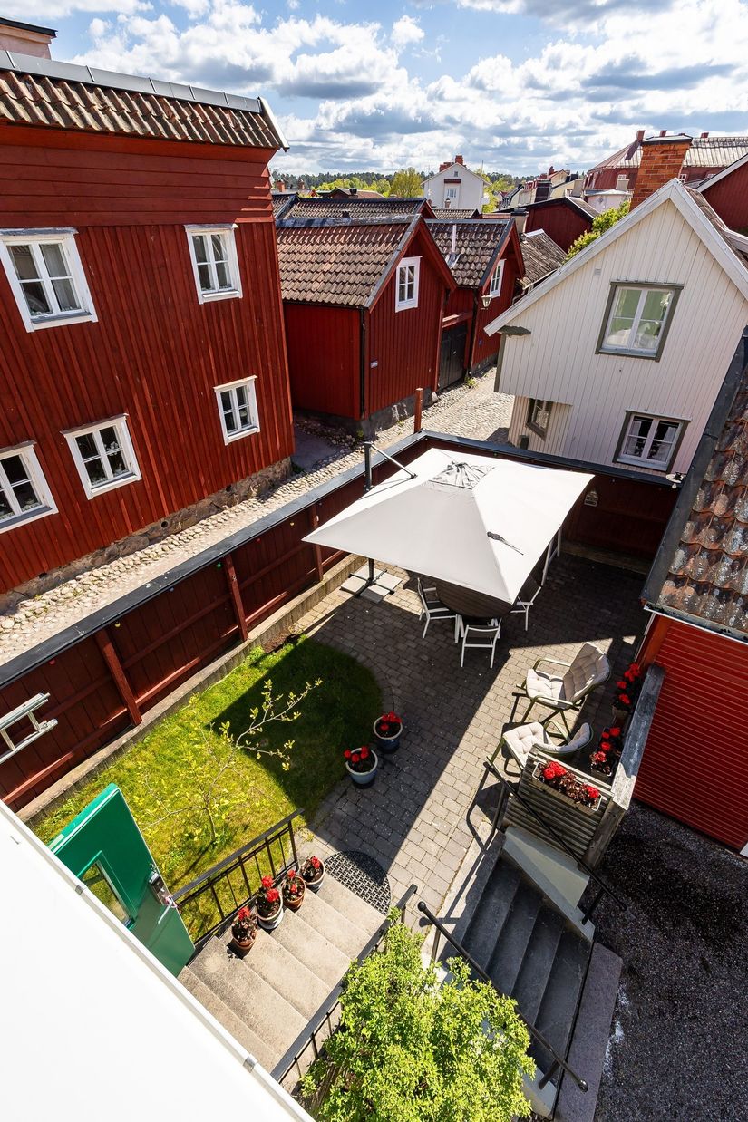 Villa, Mäster Lars gränd 7, Centralt vid Kyrkberget, Strängnäs