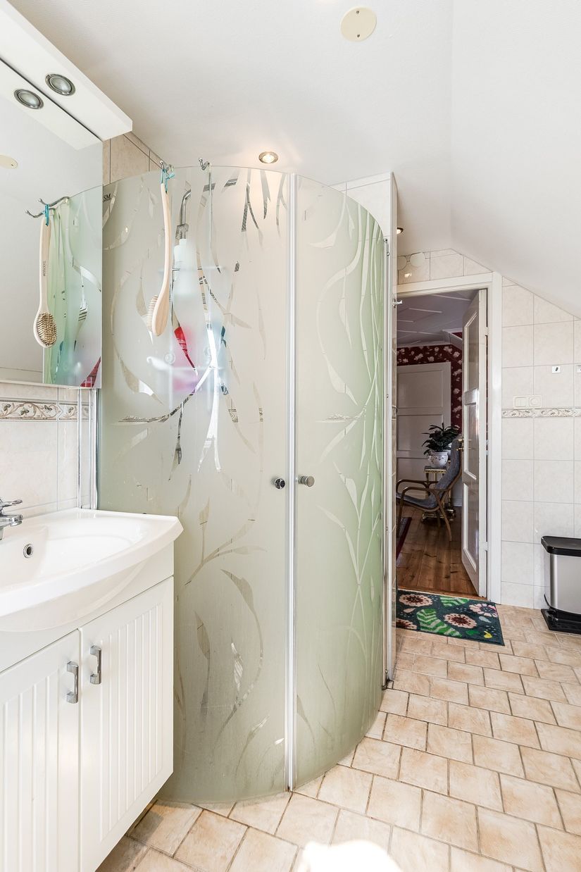 Villa, Mäster Lars gränd 7, Centralt vid Kyrkberget, Strängnäs