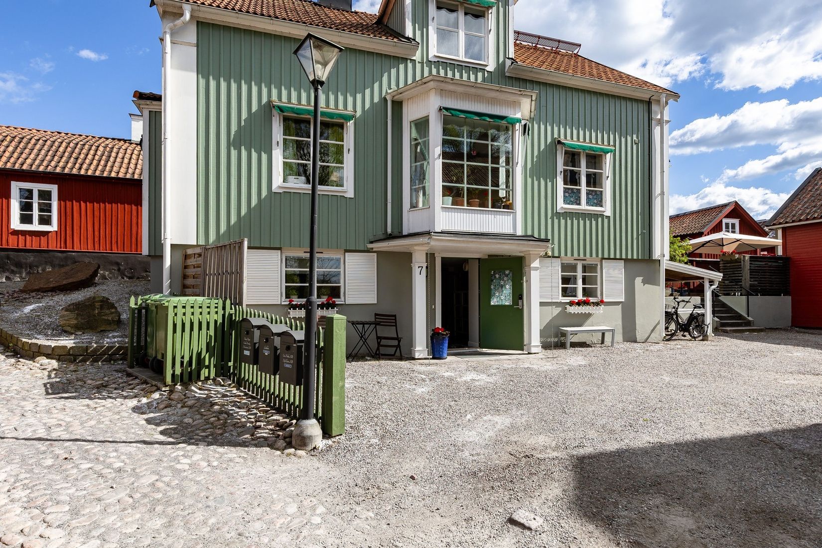Villa, Mäster Lars gränd 7, Centralt vid Kyrkberget, Strängnäs