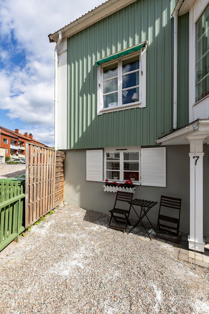 Villa, Mäster Lars gränd 7, Centralt vid Kyrkberget, Strängnäs