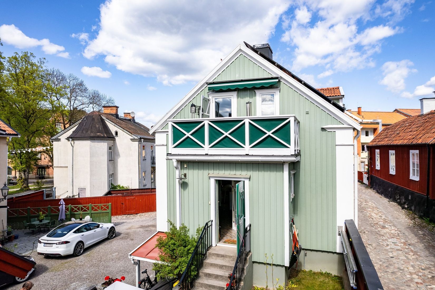 Villa, Mäster Lars gränd 7, Centralt vid Kyrkberget, Strängnäs