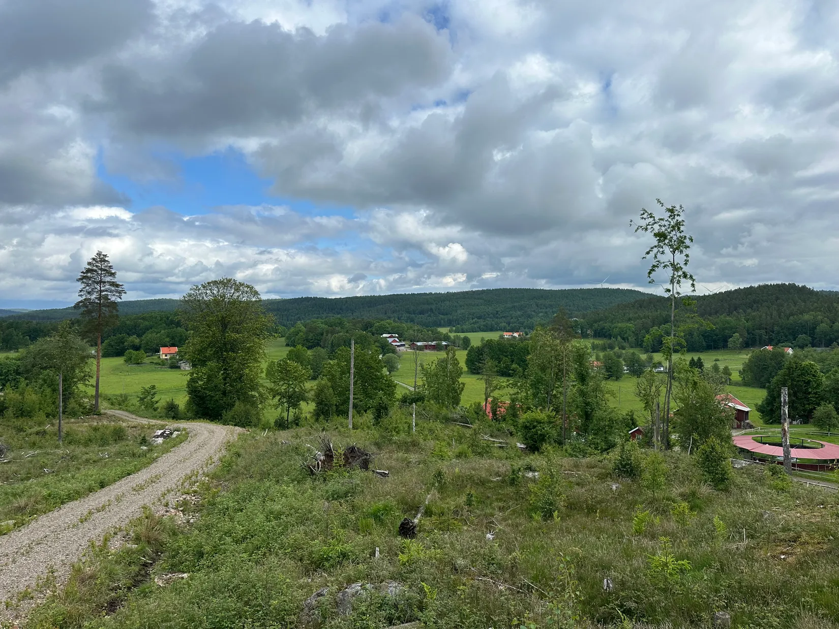 Tomt, Rymlig tomt där väg och stora delar av markarbetet står klart , Simmenäs, Alingsås