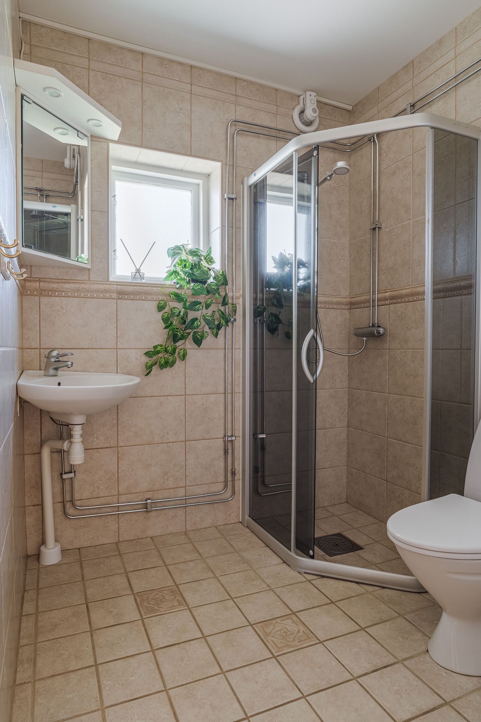 Villa, Mellangatan 16, Tibro