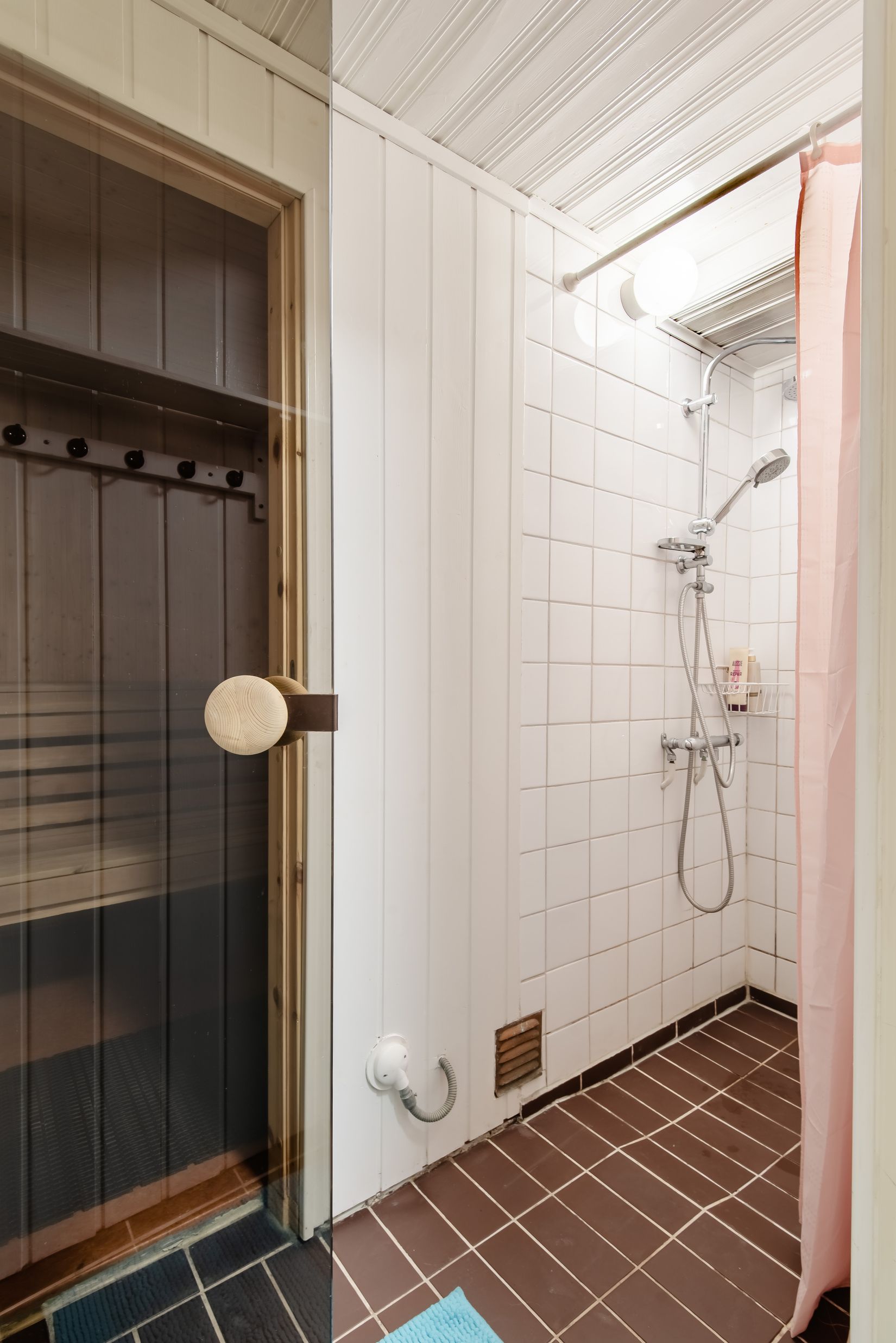 Radhus, Byggmästarvägen 20, Bro - Gamla Bro, Upplands-Bro