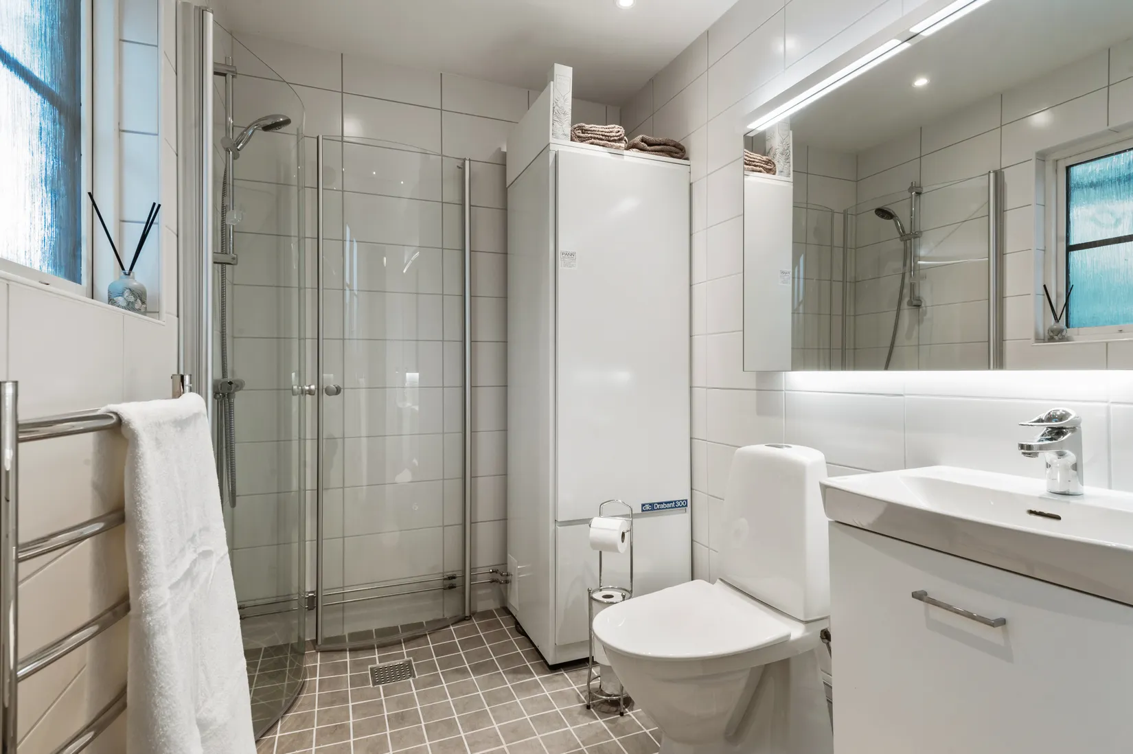 Villa, Radhus, Gyllenstiernas väg 28, Näsbypark, Täby