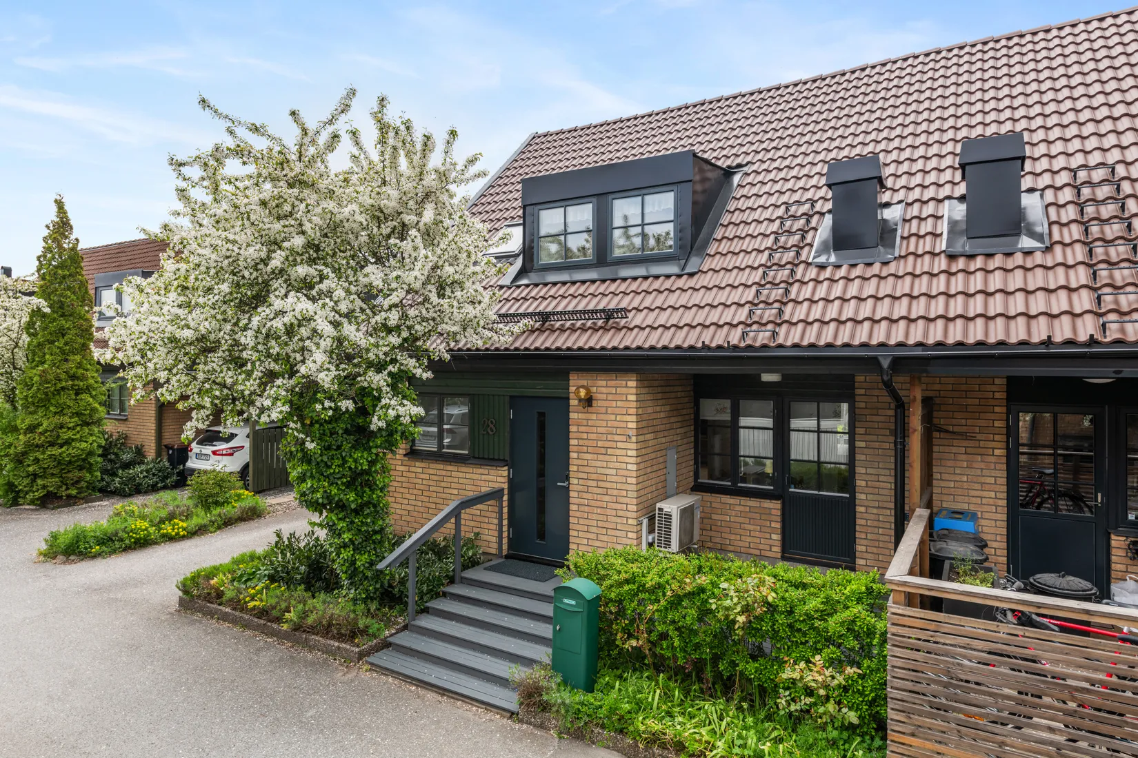 Villa, Radhus, Gyllenstiernas väg 28, Näsbypark, Täby