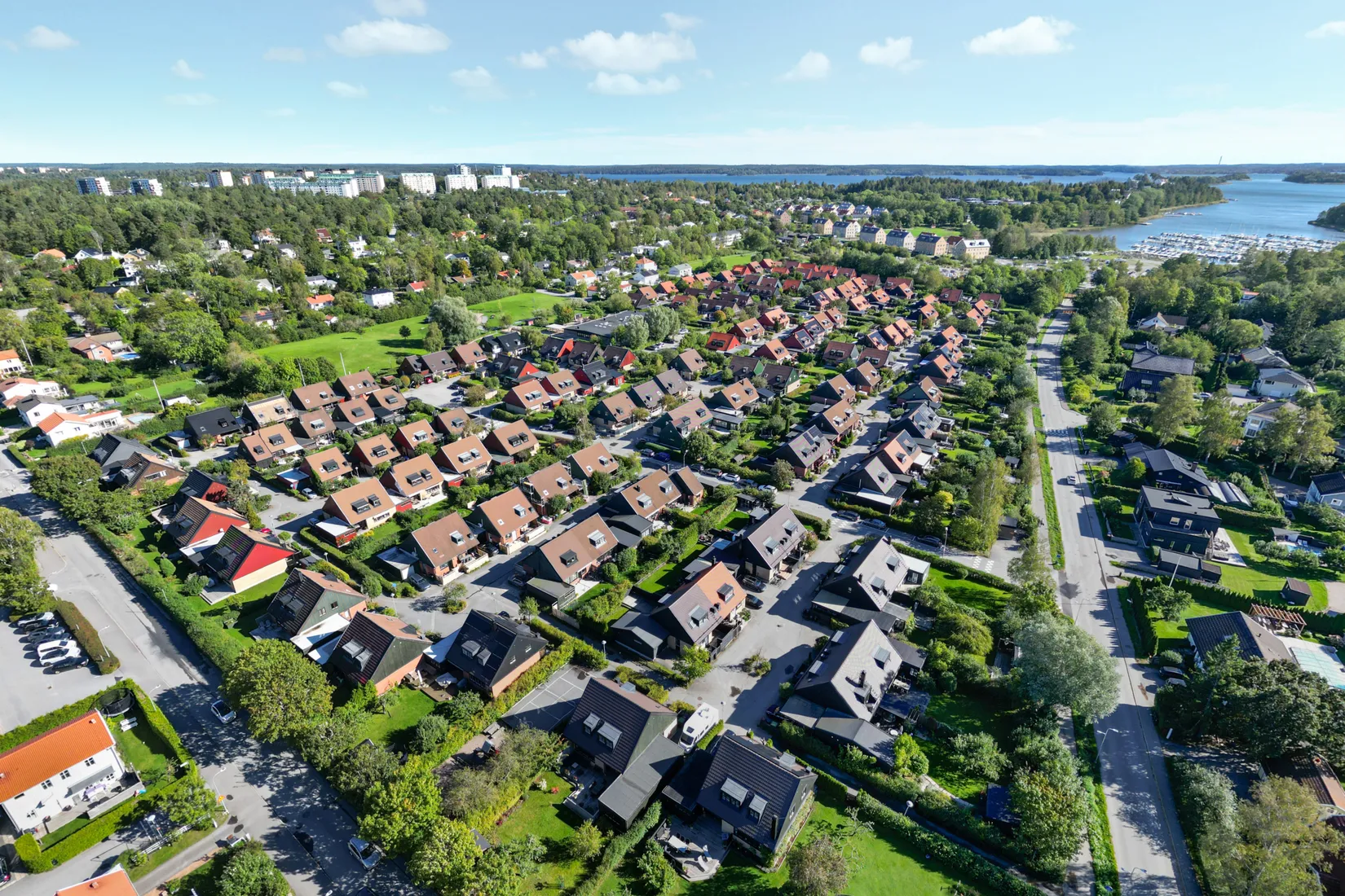 Villa, Radhus, Gyllenstiernas väg 28, Näsbypark, Täby