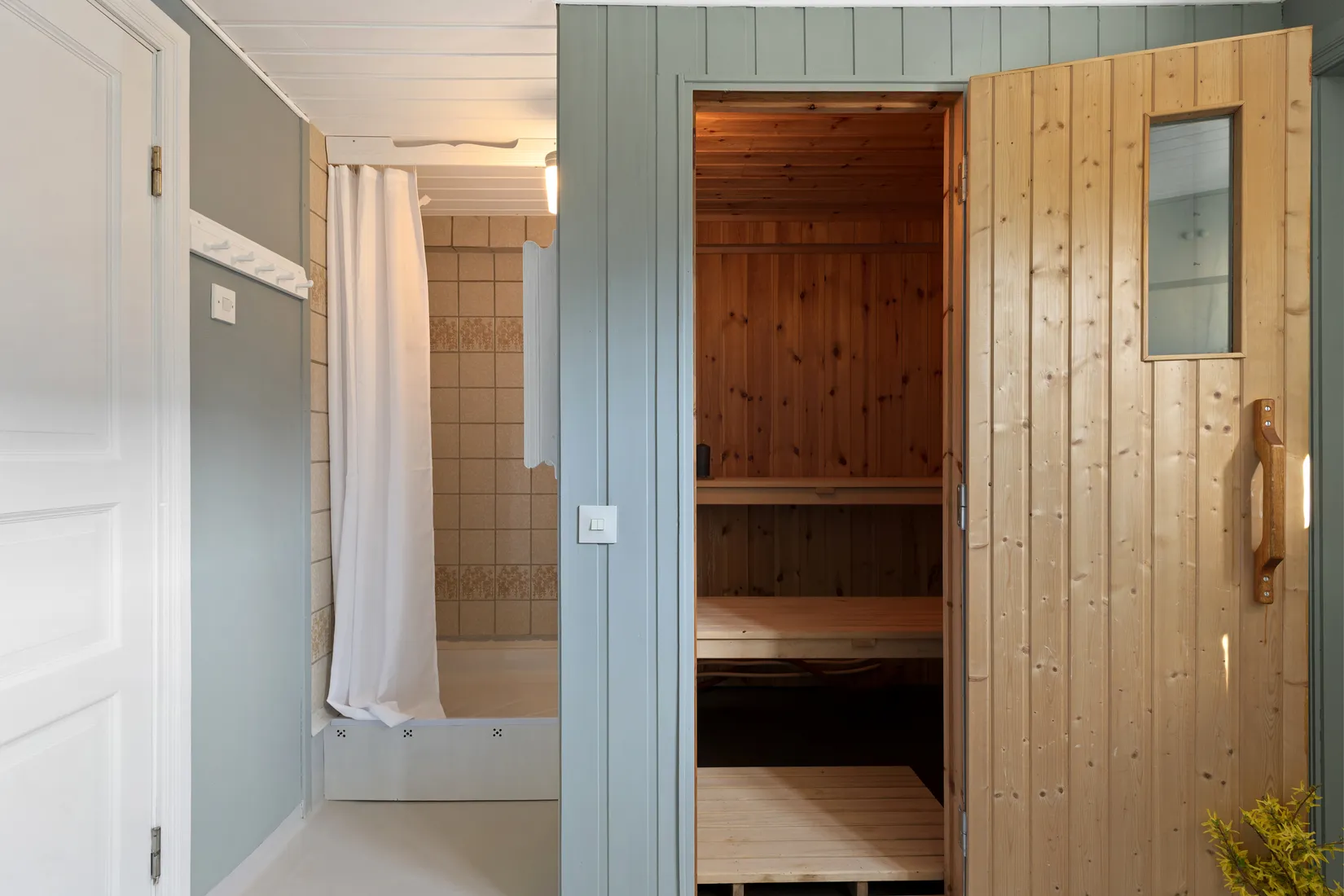 Villa, Radhus, Gyllenstiernas väg 28, Näsbypark, Täby