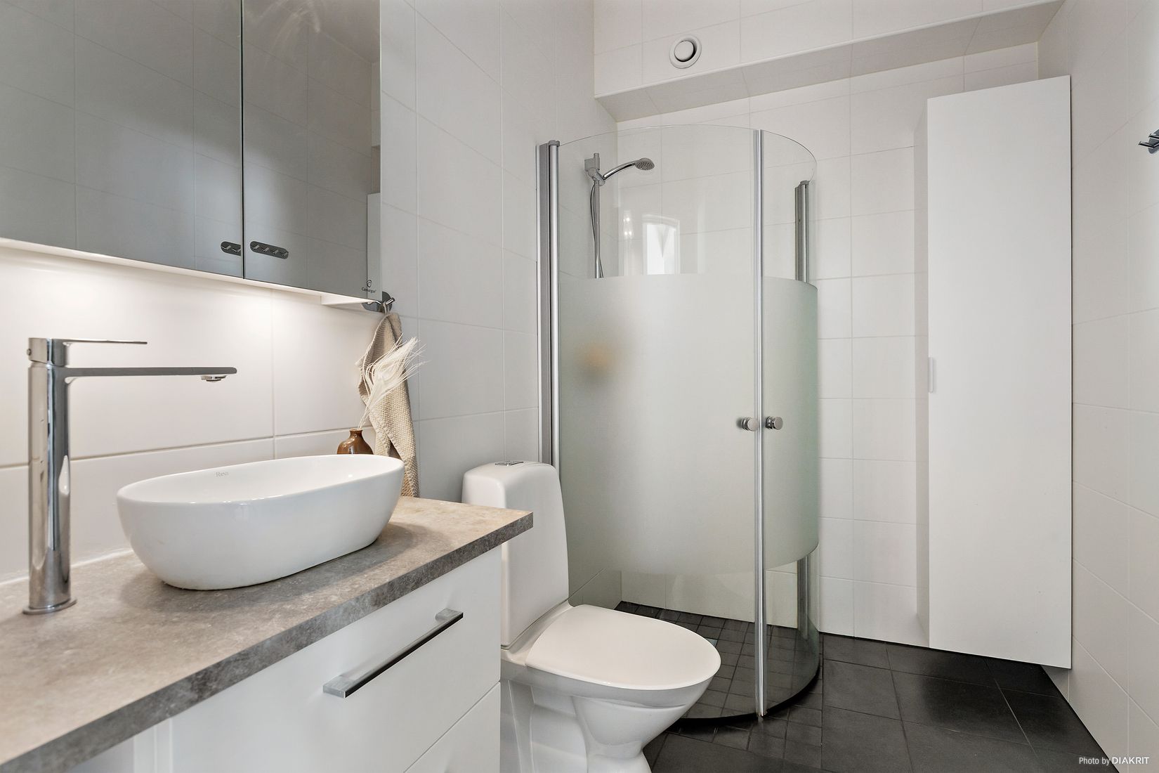 Radhus, Vattenhindersgatan 12a, Lanna/Vintrosa, Lekeberg