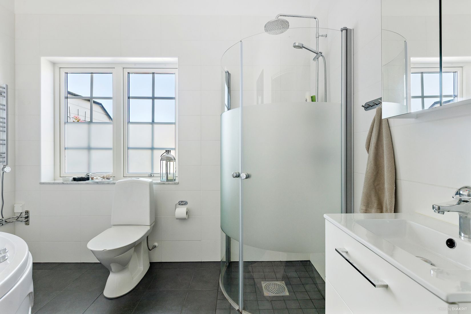 Radhus, Vattenhindersgatan 12a, Lanna/Vintrosa, Lekeberg