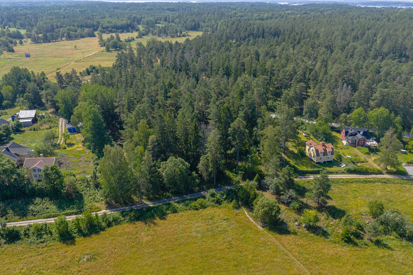 Tomt, Två prisvärda tomter i idylliska Bolby, Ljusterö – Lantligt läge med utsikt över ängarna, Österåker