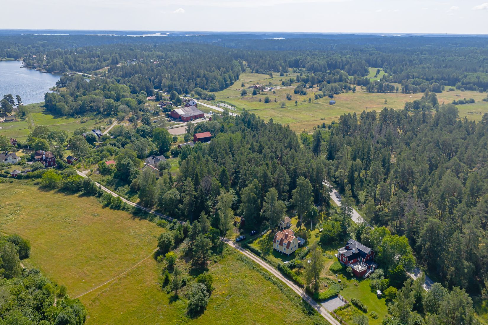 Tomt, Två prisvärda tomter i idylliska Bolby, Ljusterö – Lantligt läge med utsikt över ängarna, Österåker