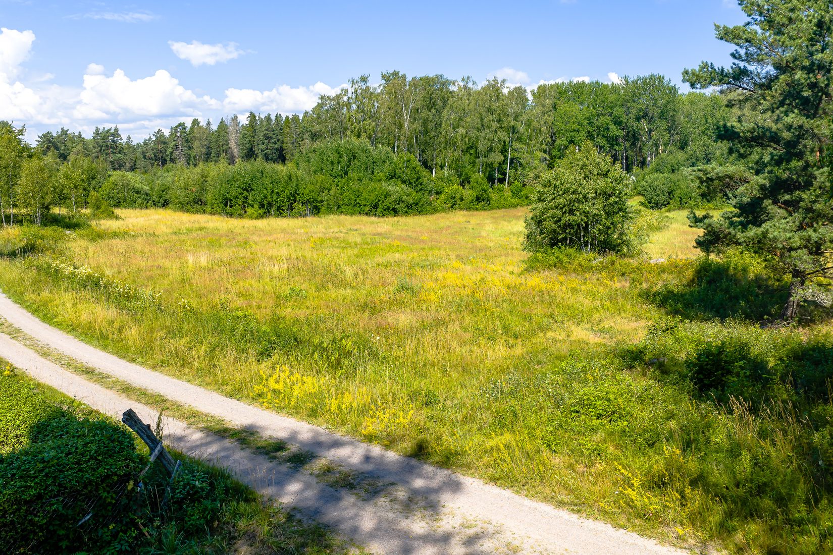 Tomt, Två prisvärda tomter i idylliska Bolby, Ljusterö – Lantligt läge med utsikt över ängarna, Österåker
