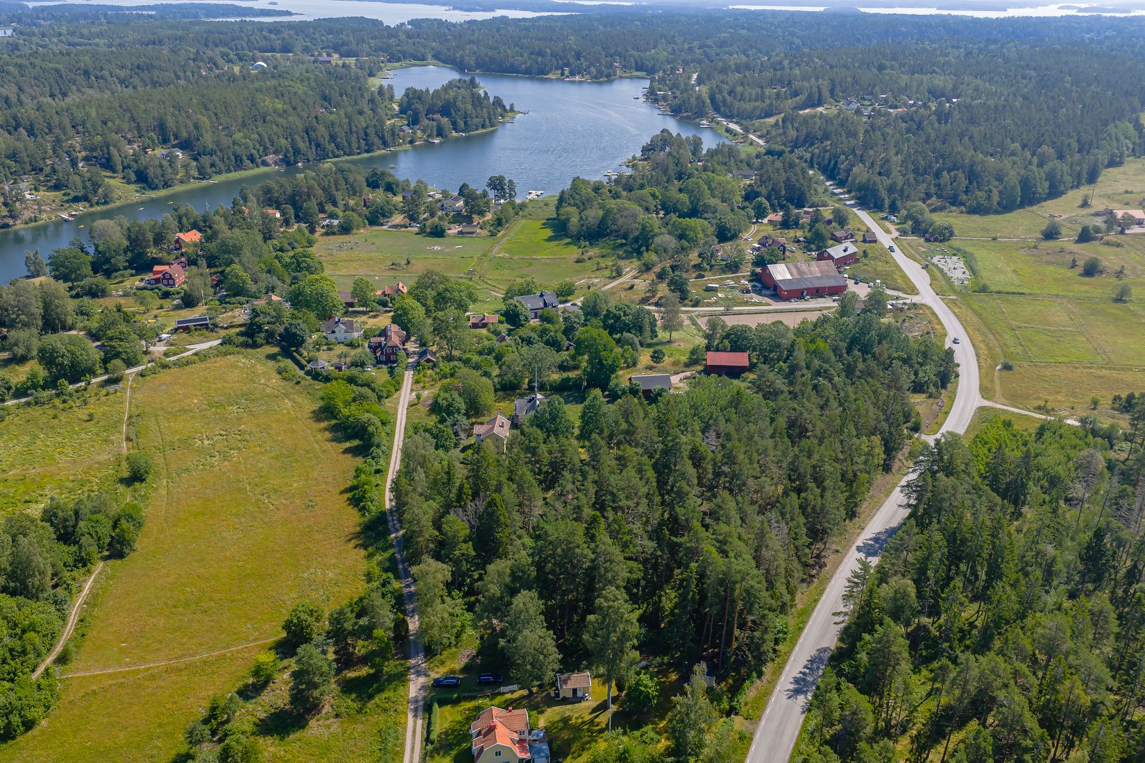 Tomt, Två prisvärda tomter i idylliska Bolby, Ljusterö – Lantligt läge med utsikt över ängarna, Österåker