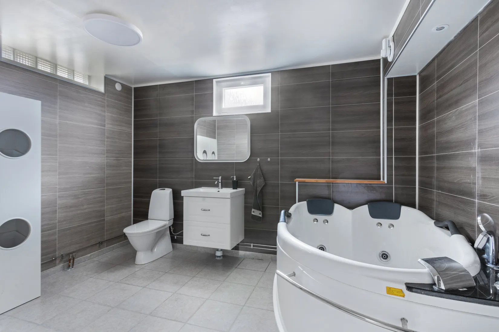 Villa, Radhus, Fasanstigen 40, Rönninge, Salem