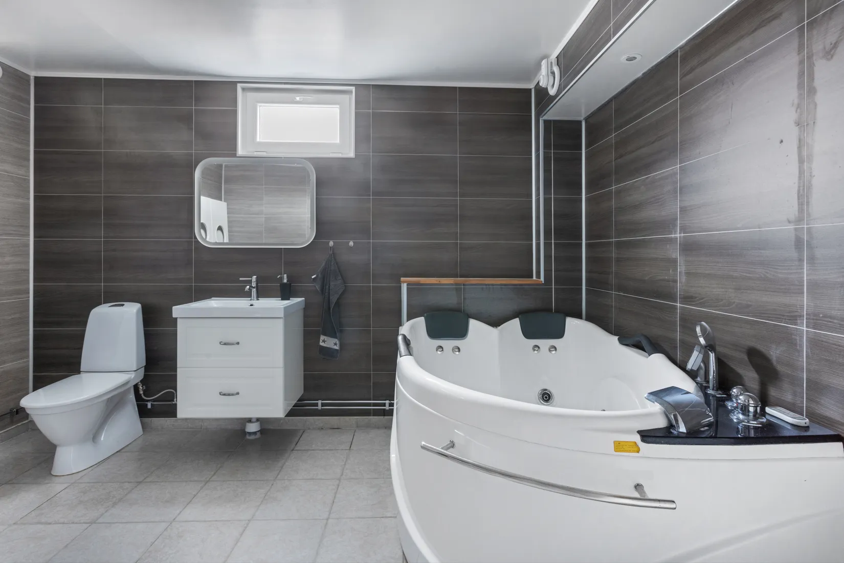 Villa, Radhus, Fasanstigen 40, Rönninge, Salem