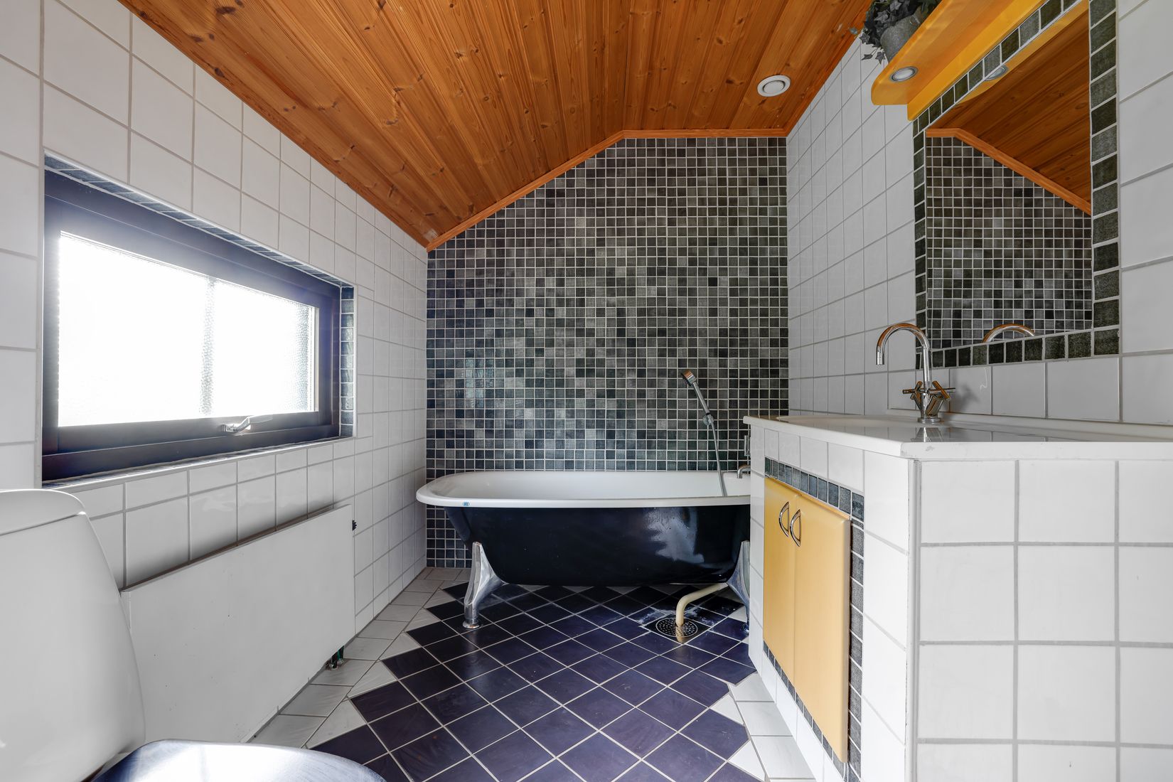 Villa, Englunds väg 6, Hällabrottet, Kumla