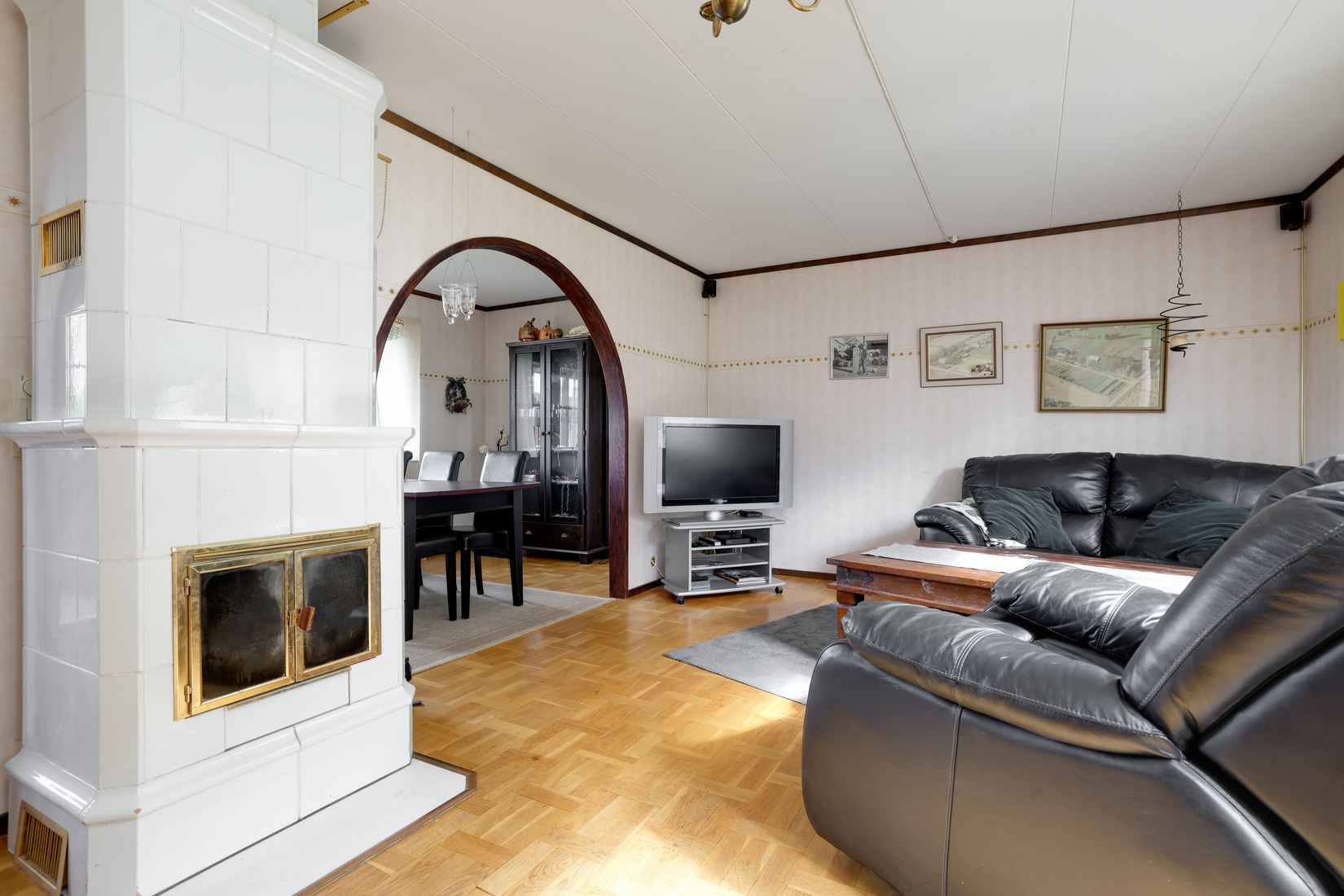 Villa, Englunds väg 6, Hällabrottet, Kumla