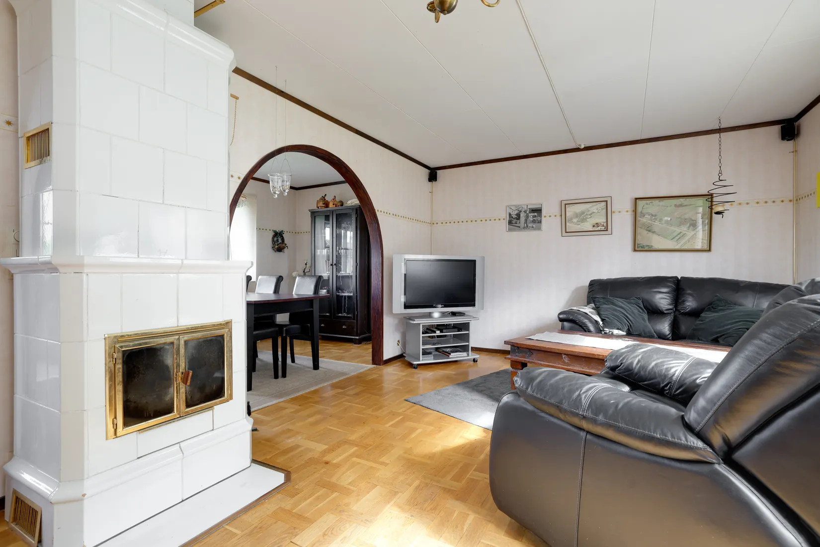 Villa, Englunds väg 6, Hällabrottet, Kumla