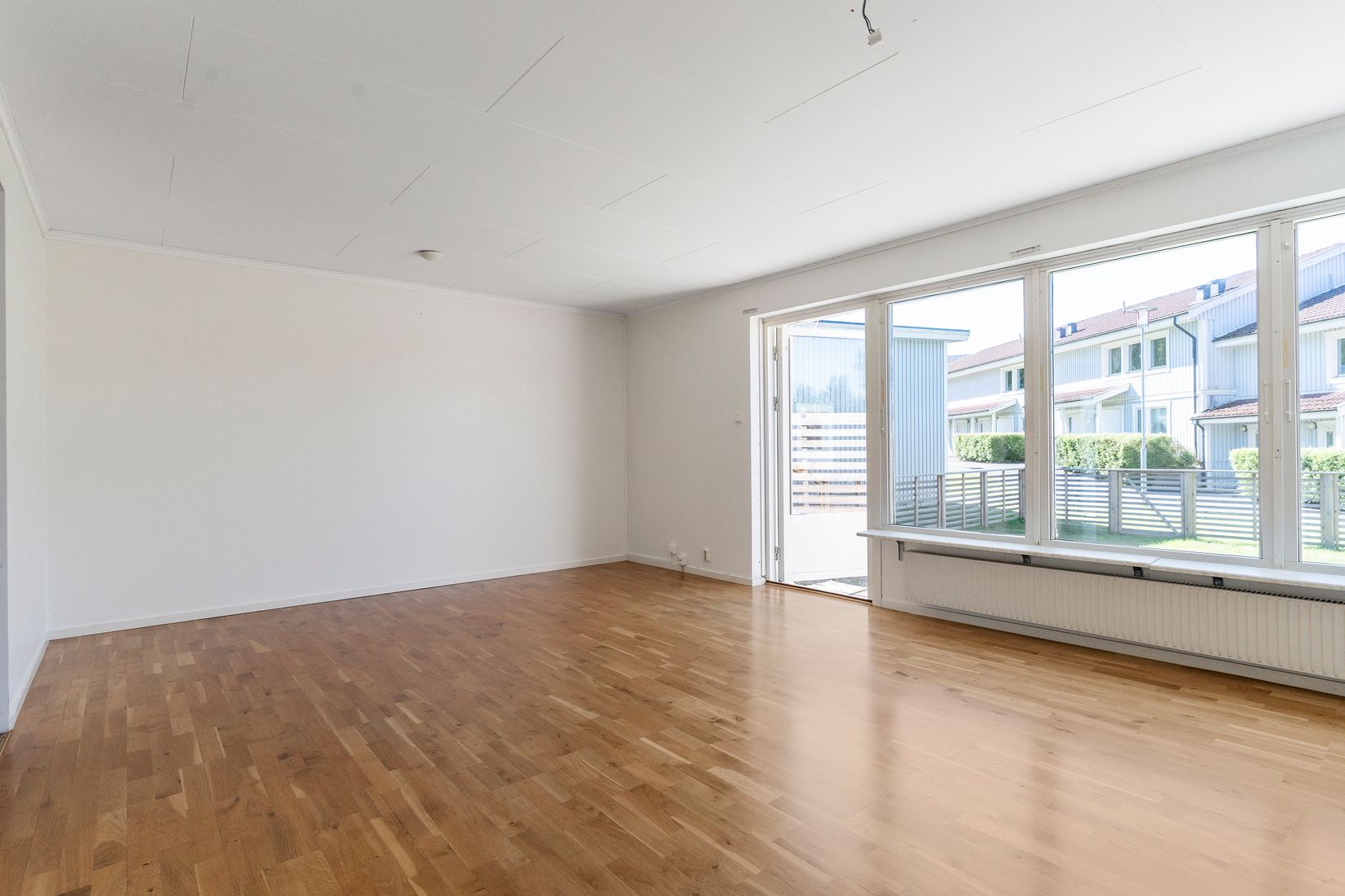 Villa, Radhus, Skillnadsgatan 8D, Lilla Edet Centrum, Lilla Edet