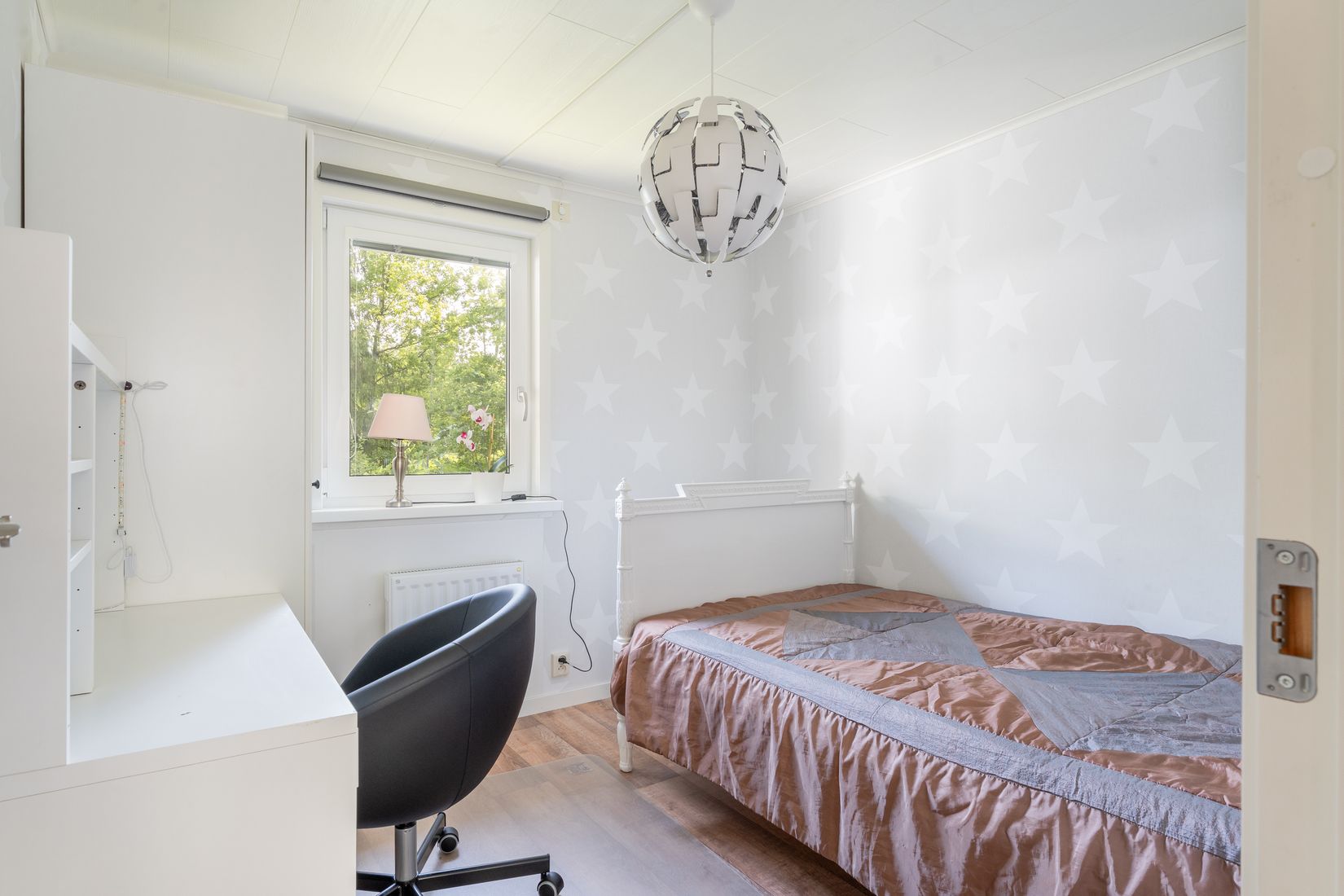 Fritidshus, Edsviksvägen 1, Hjälmsätters Fritidshusområde, Katrineholm